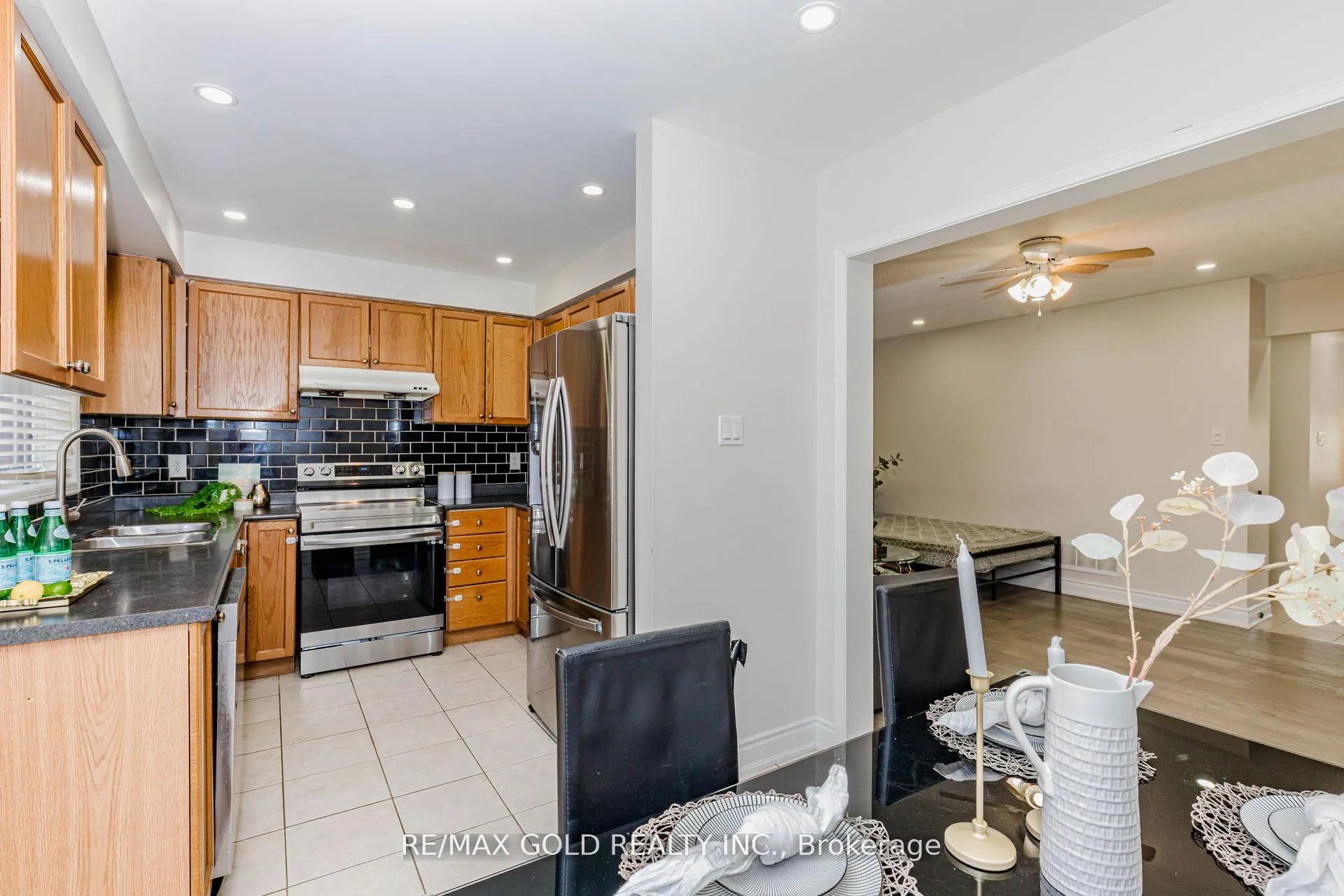 Photo 12 of 48 Sugarberry Drive, Brampton, Credit Valley — HOMEH