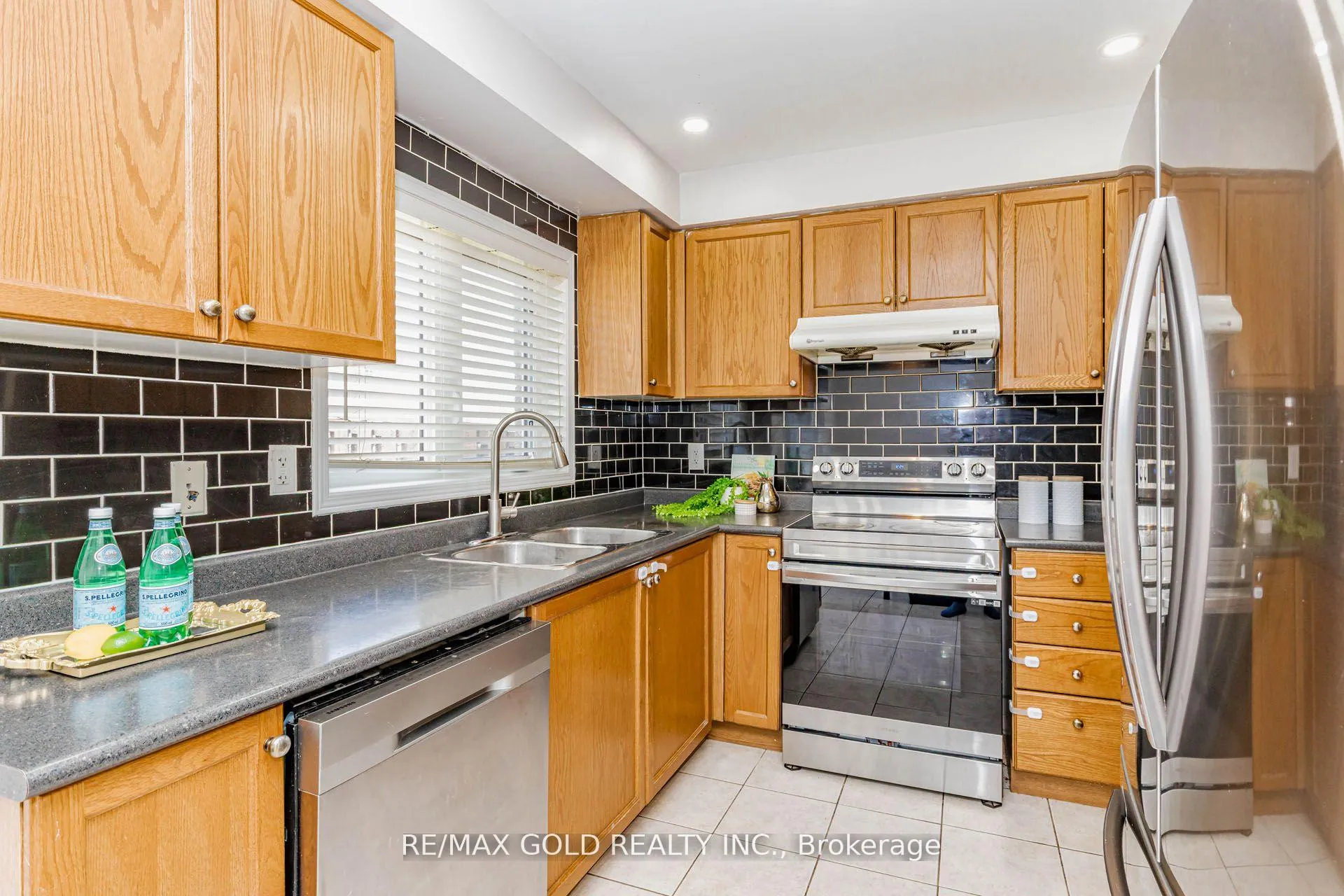 Photo 13 of 48 Sugarberry Drive, Brampton, Credit Valley — HOMEH