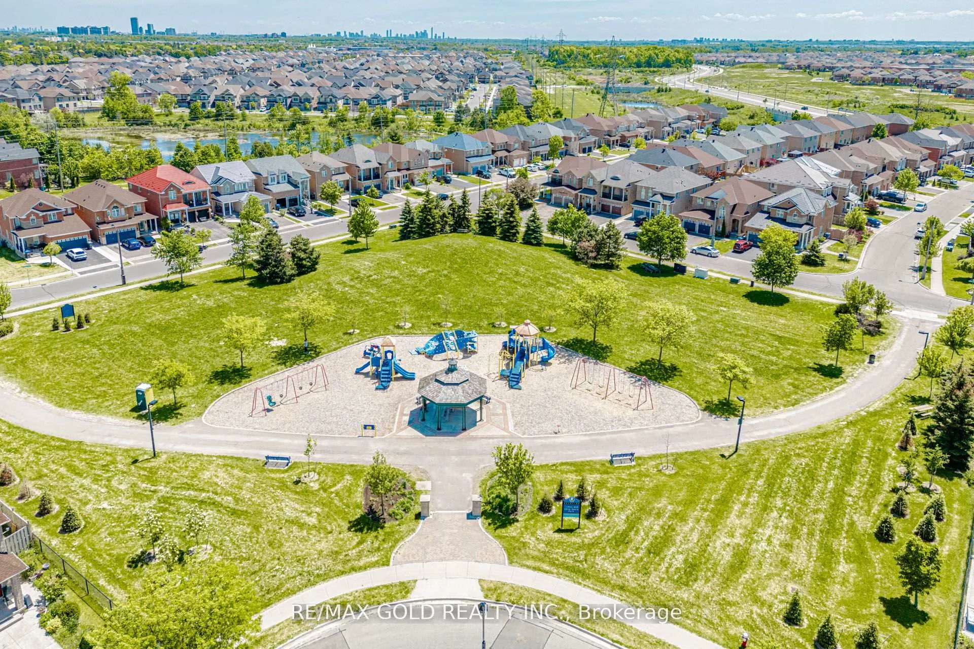 Photo 44 of 48 Sugarberry Drive, Brampton, Credit Valley — HOMEH