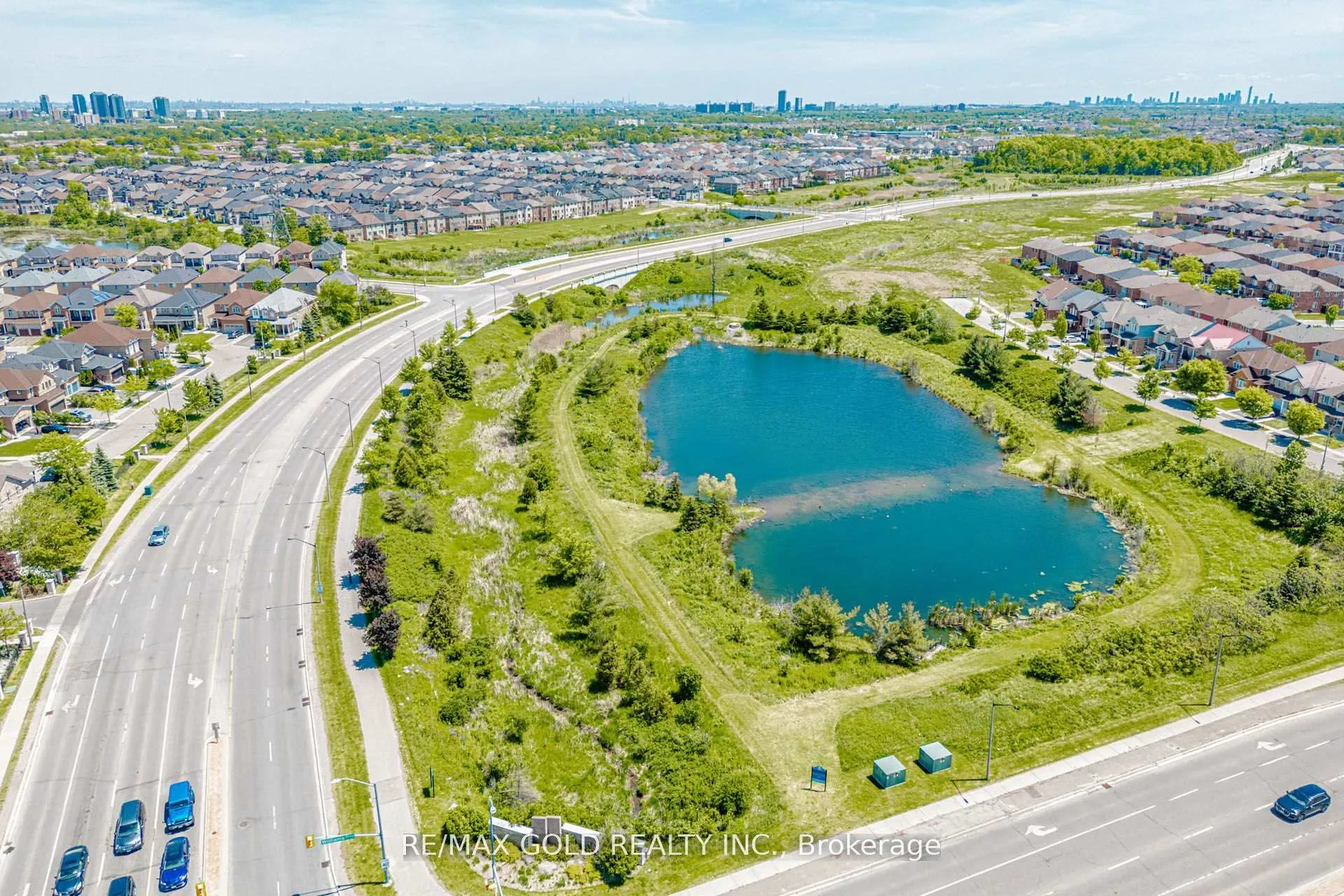 Photo 47 of 48 Sugarberry Drive, Brampton, Credit Valley — HOMEH