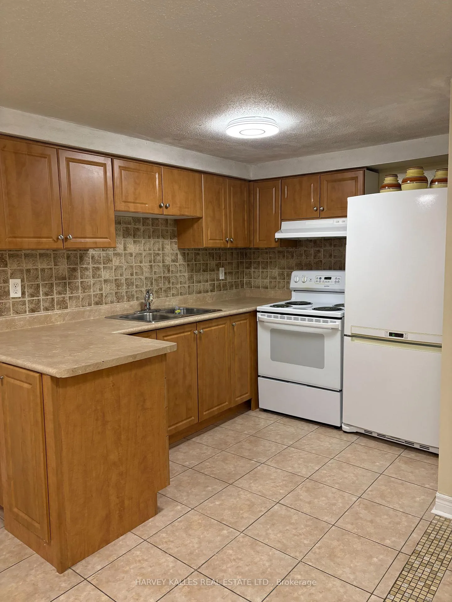 Photo 2 of Unit Bsmt, 72 Button Road, Vaughan, West Woodbridge — HOMEH