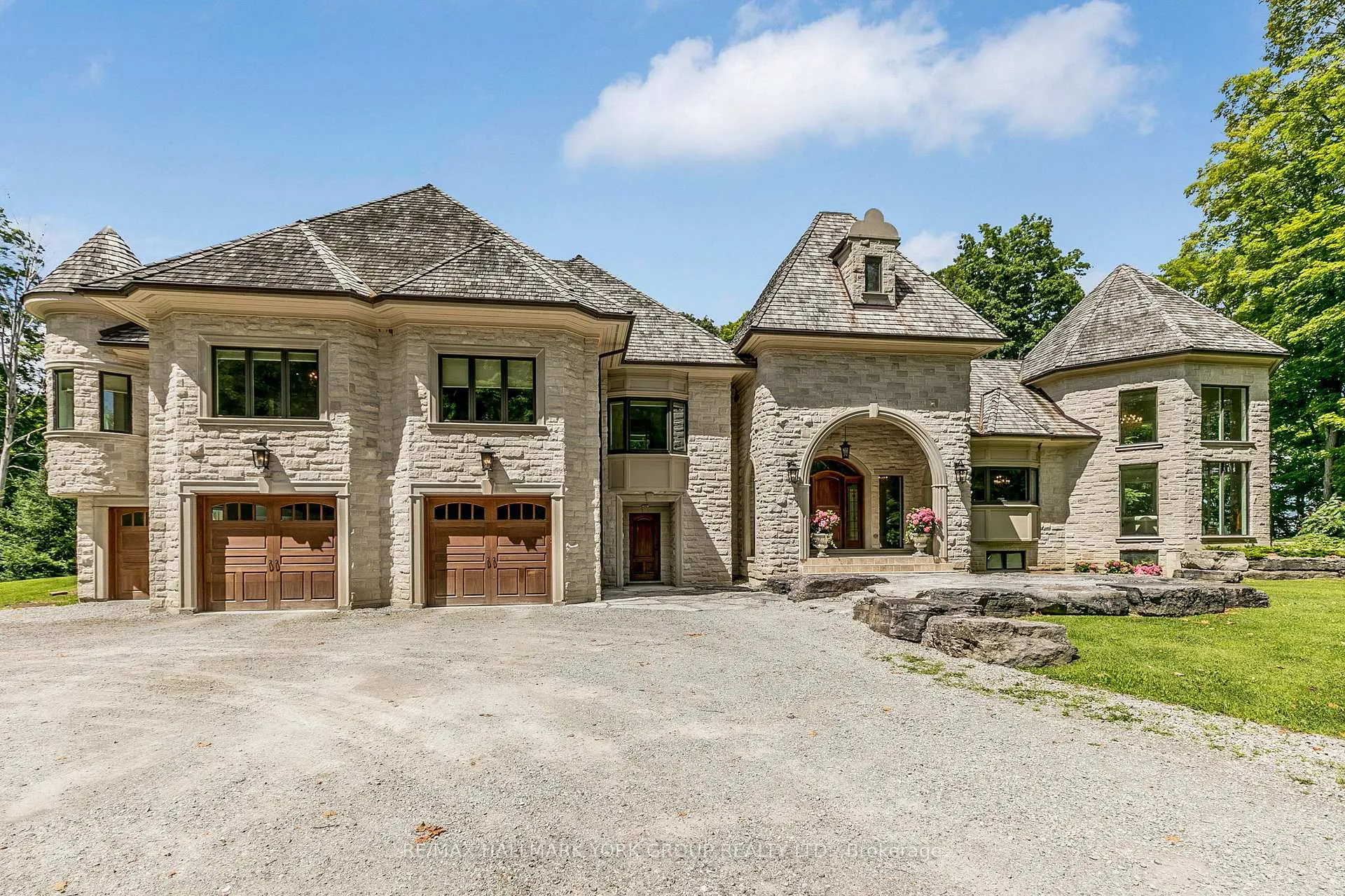 Photo 2 of 1865 Davis Drive W, King, Rural King — HOMEH