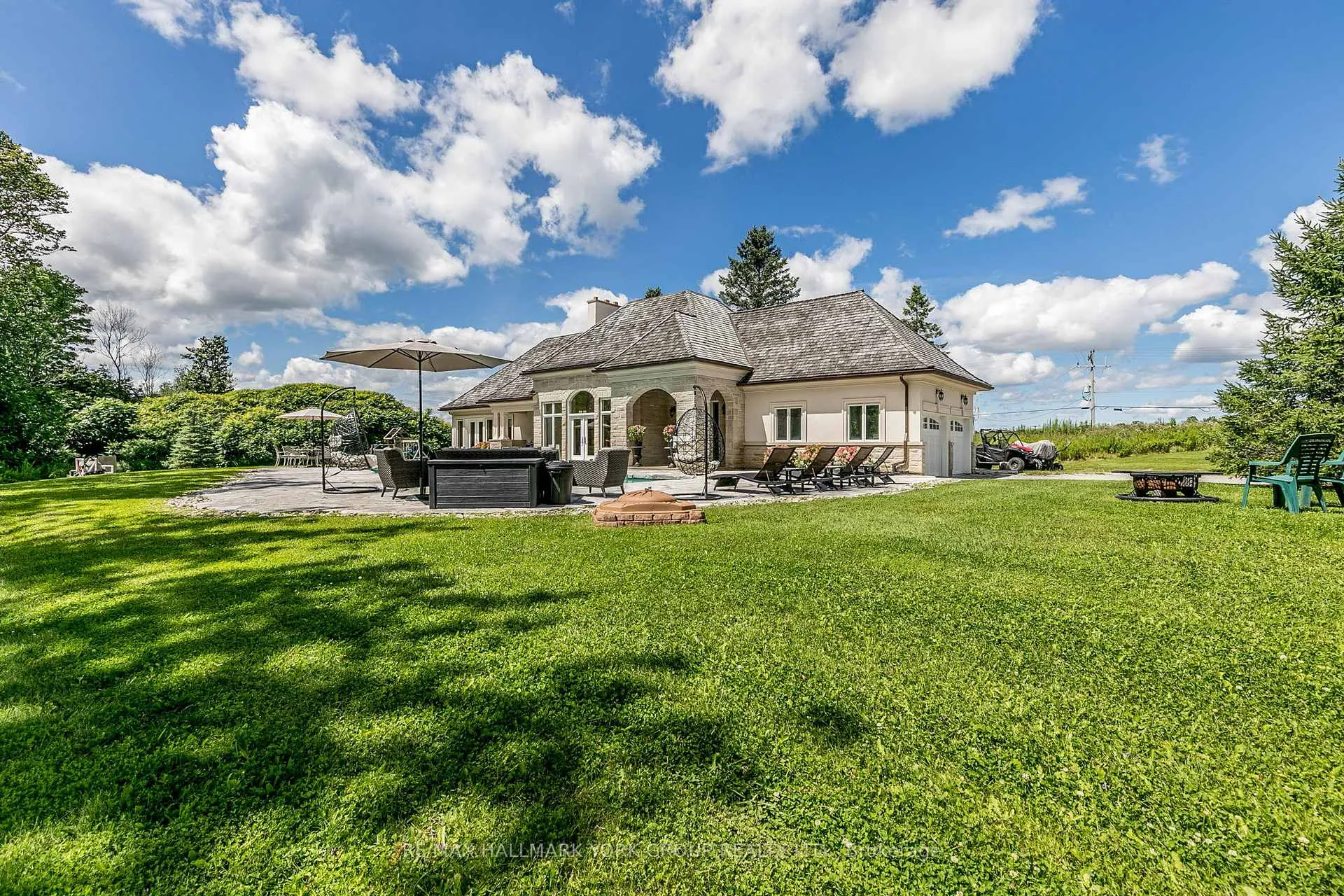 Photo 25 of 1865 Davis Drive W, King, Rural King — HOMEH