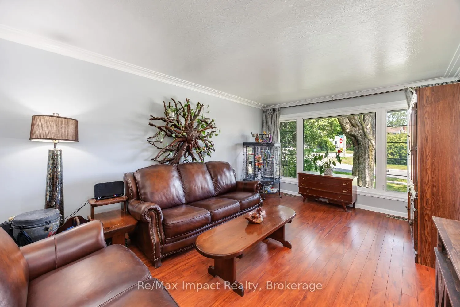 Photo 6 of 44 Brown Street, Clarington, Bowmanville — HOMEH