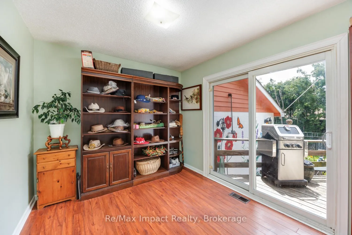 Photo 10 of 44 Brown Street, Clarington, Bowmanville — HOMEH