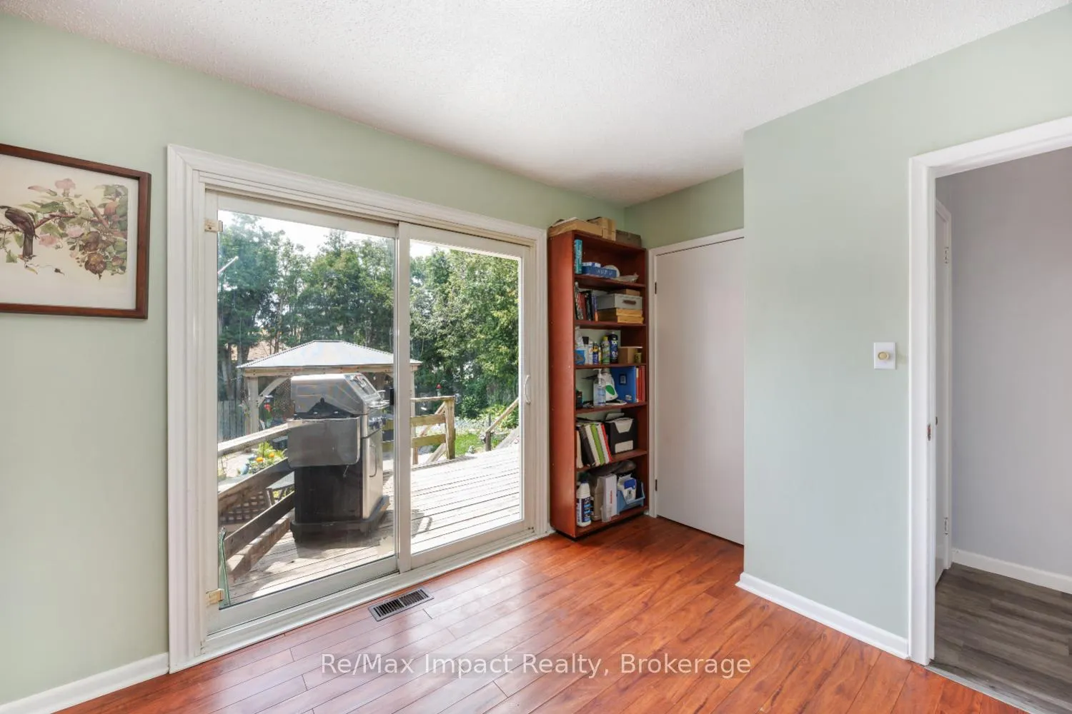 Photo 11 of 44 Brown Street, Clarington, Bowmanville — HOMEH