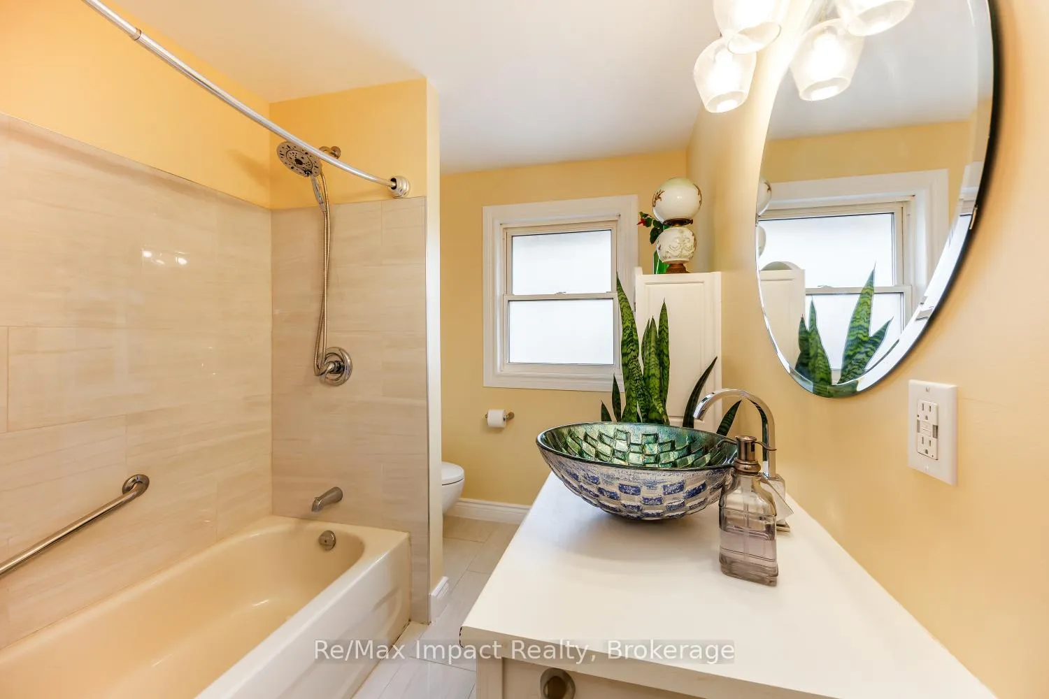 Photo 13 of 44 Brown Street, Clarington, Bowmanville — HOMEH