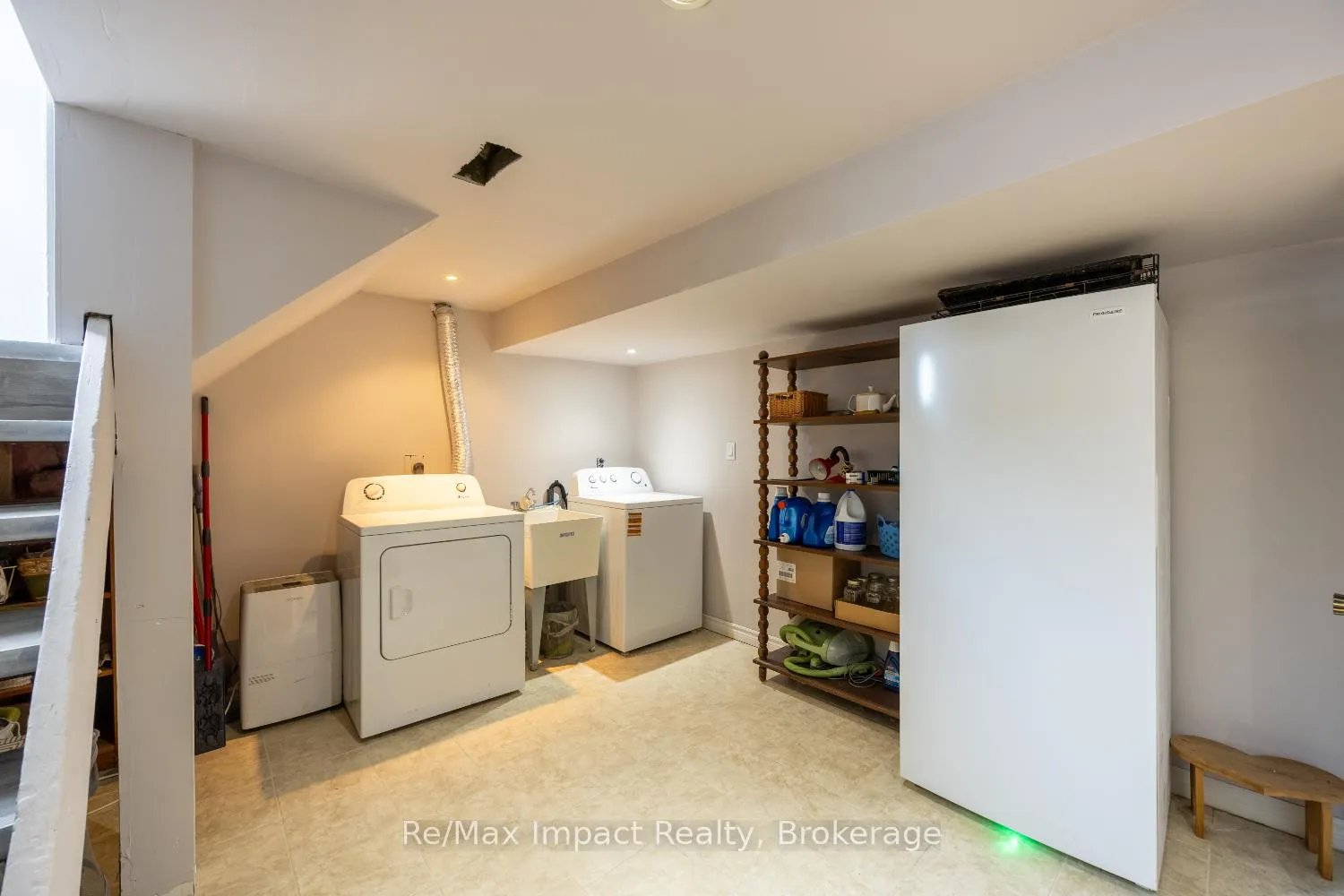 Photo 15 of 44 Brown Street, Clarington, Bowmanville — HOMEH