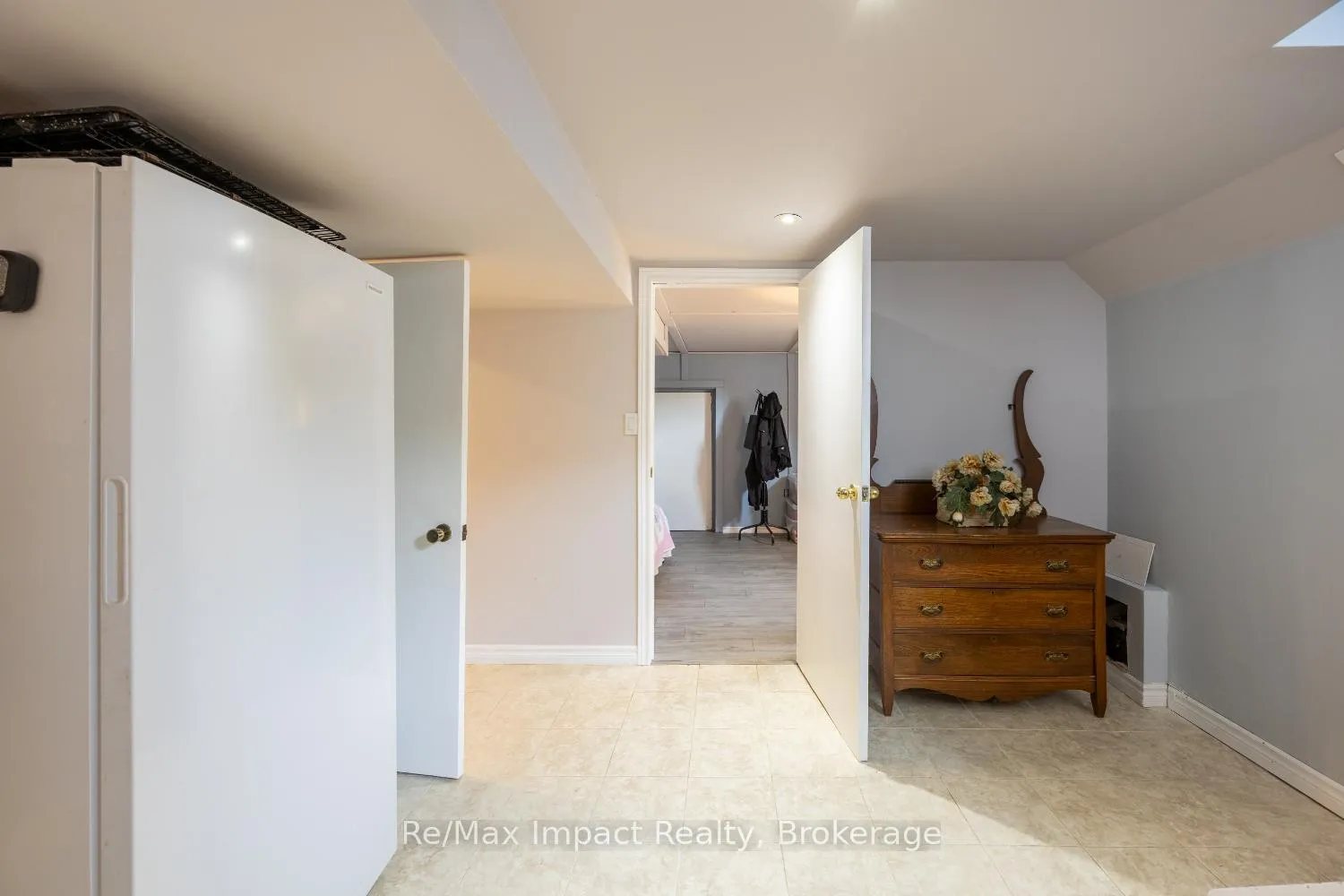 Photo 16 of 44 Brown Street, Clarington, Bowmanville — HOMEH