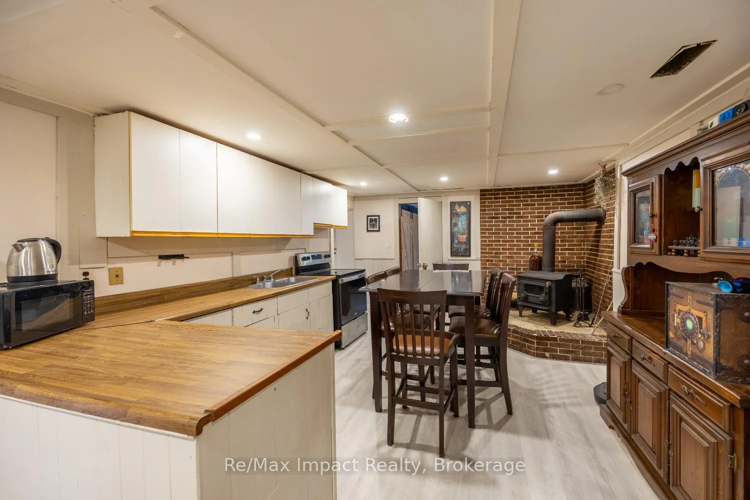 Photo 17 of 44 Brown Street, Clarington, Bowmanville — HOMEH