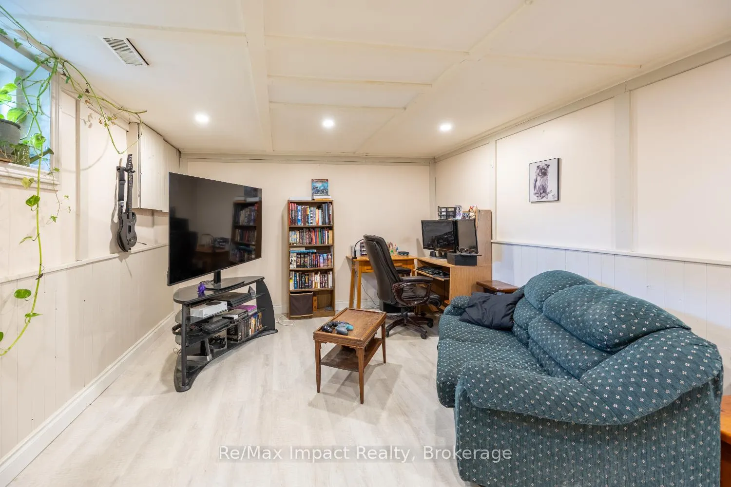 Photo 19 of 44 Brown Street, Clarington, Bowmanville — HOMEH