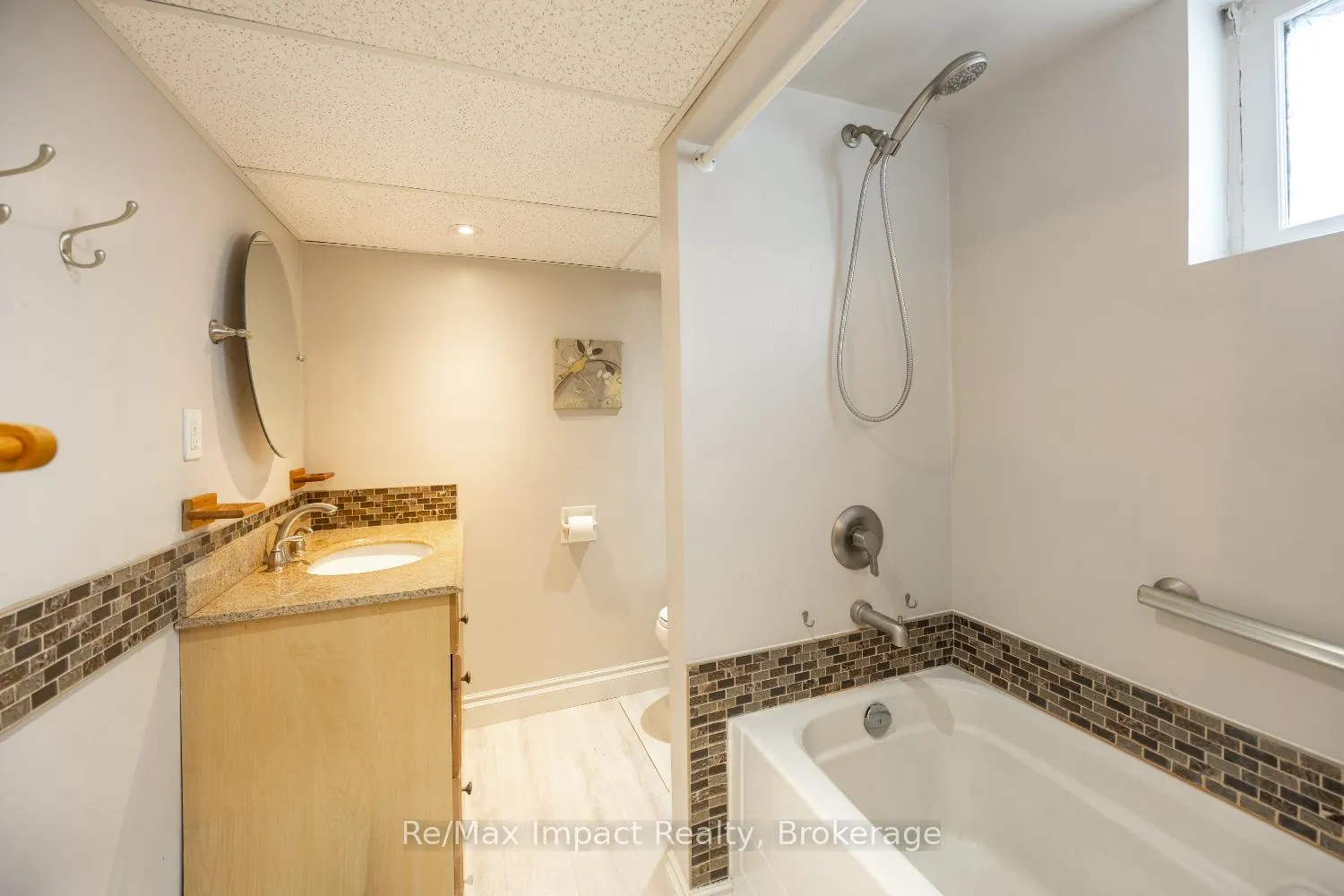 Photo 24 of 44 Brown Street, Clarington, Bowmanville — HOMEH