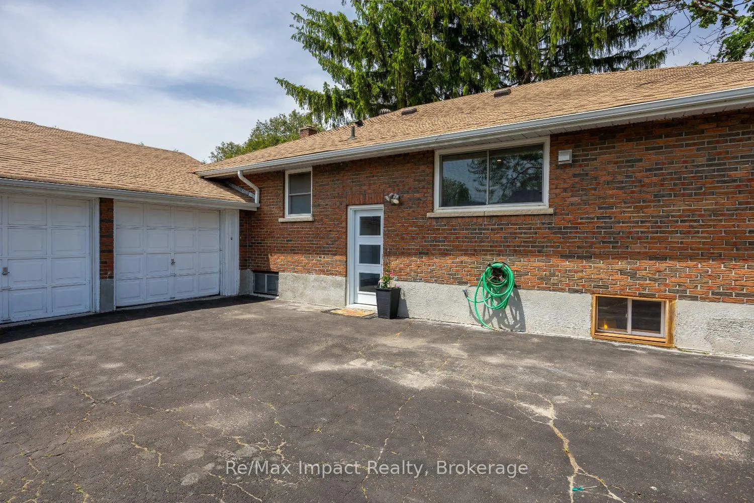 Photo 39 of 44 Brown Street, Clarington, Bowmanville — HOMEH