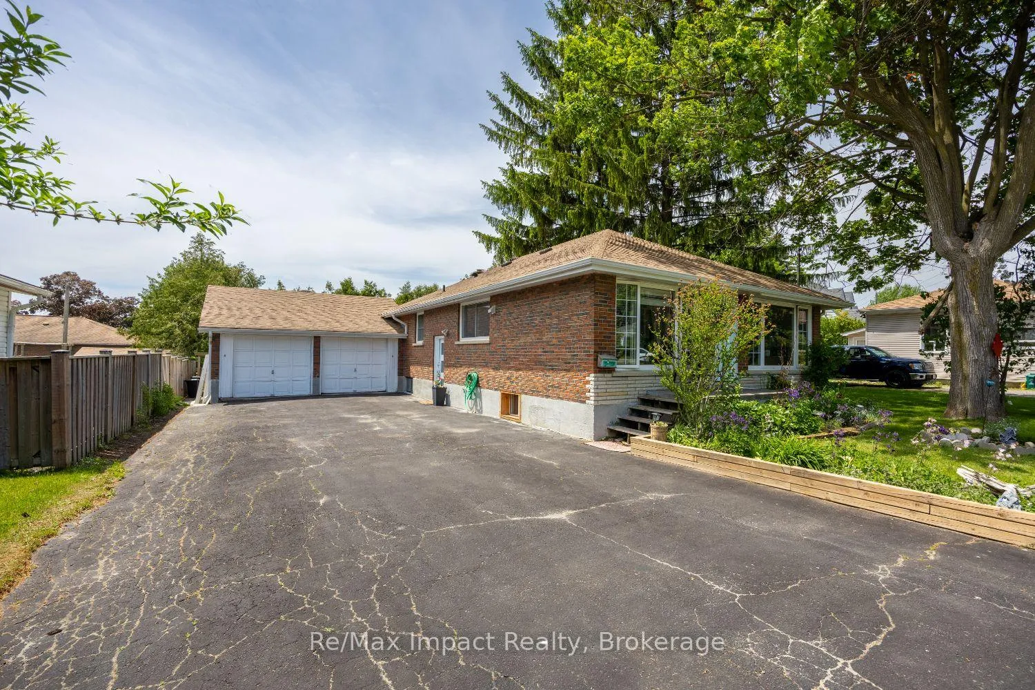 Photo 40 of 44 Brown Street, Clarington, Bowmanville — HOMEH