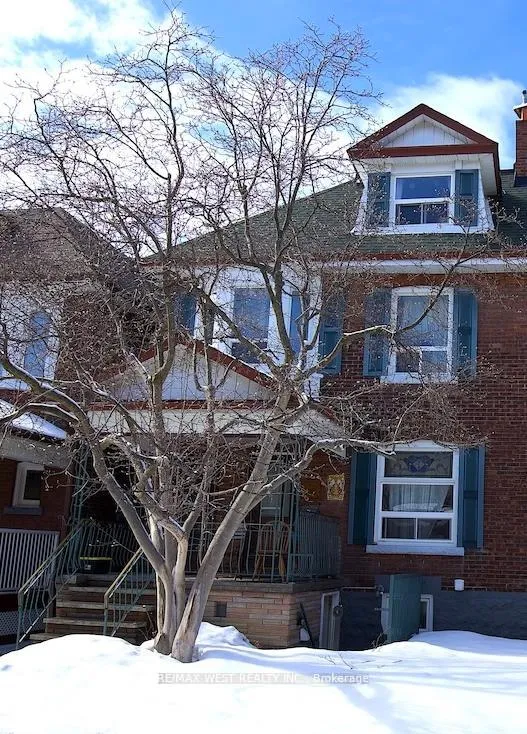 Photo 2 of Unit Basement, 32 Beatrice Street, Toronto, Trinity-Bellwoods — HOMEH