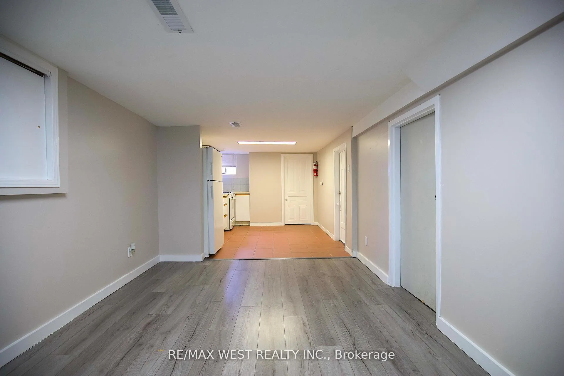 Photo 3 of Unit Basement, 32 Beatrice Street, Toronto, Trinity-Bellwoods — HOMEH