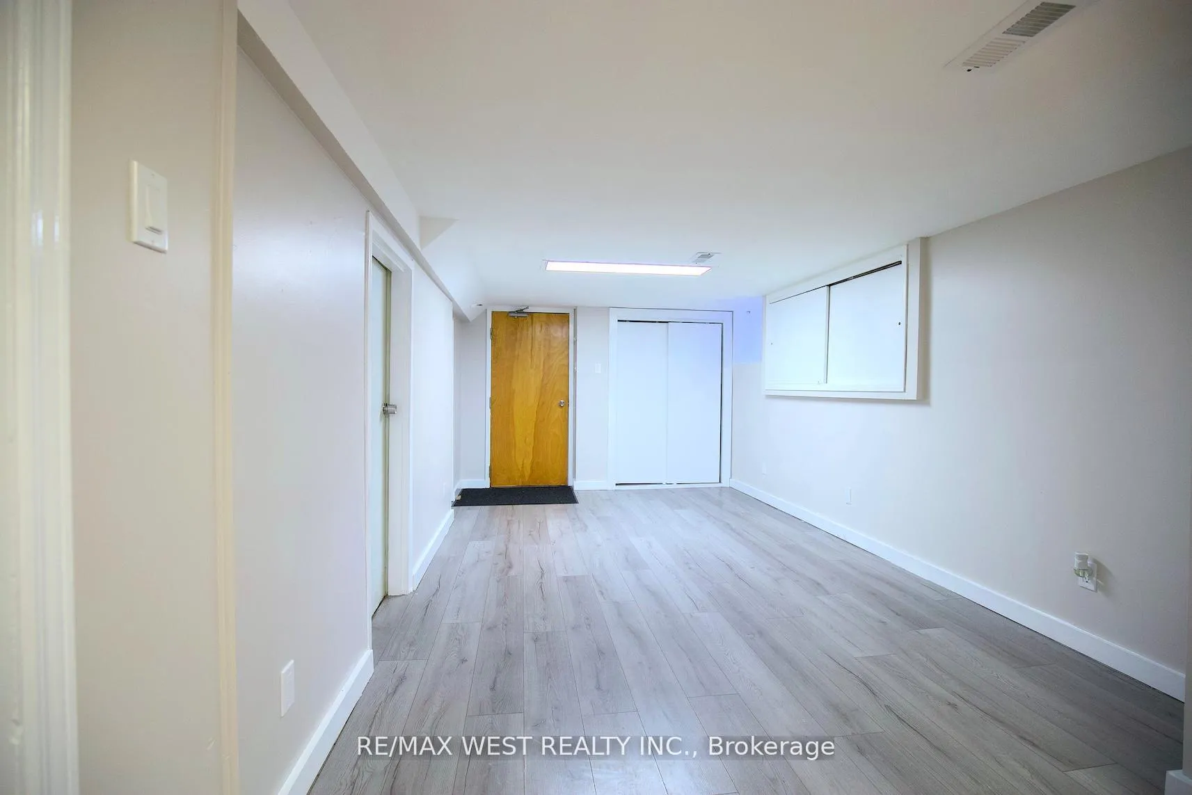 Photo 5 of Unit Basement, 32 Beatrice Street, Toronto, Trinity-Bellwoods — HOMEH