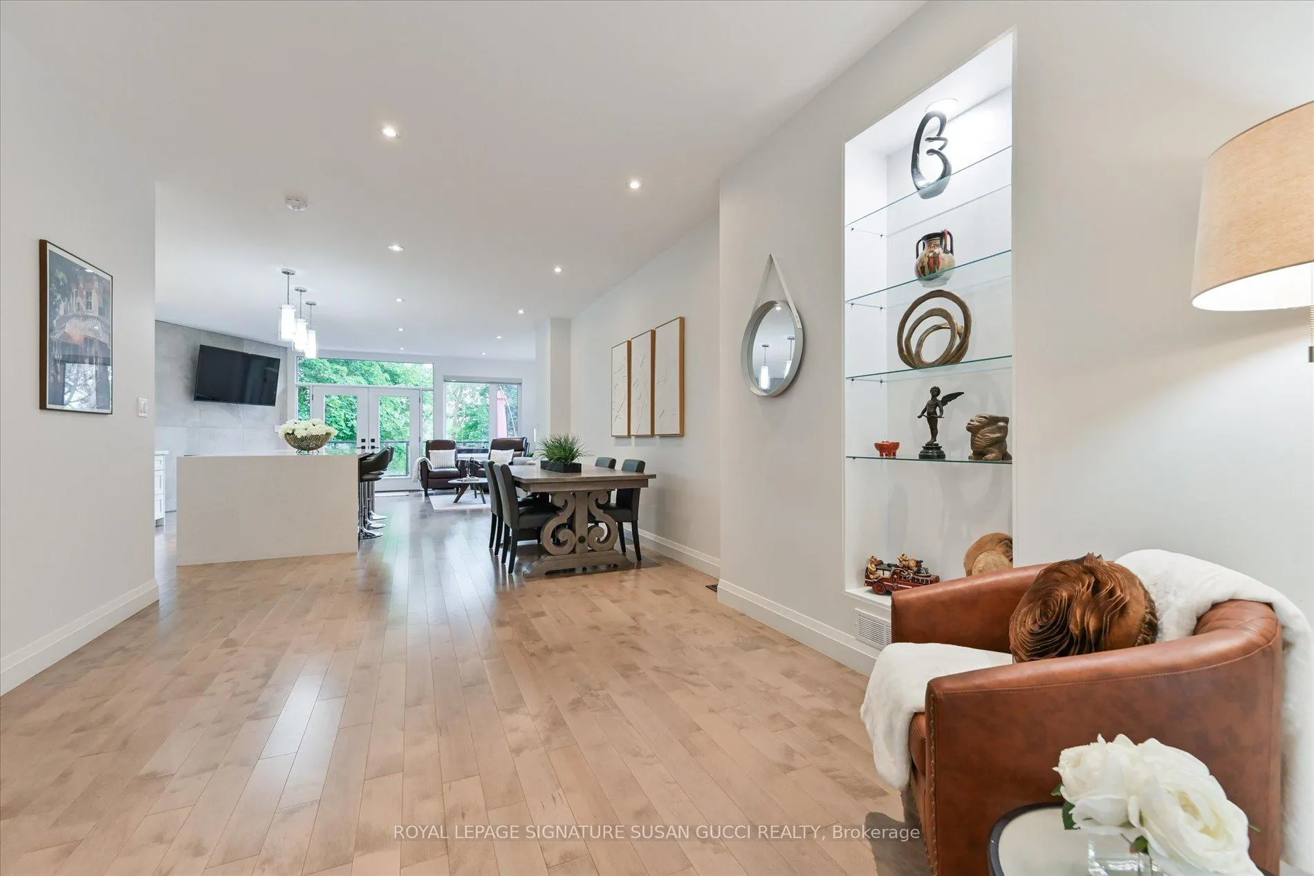 Photo 4 of 475 Donlands Avenue, Toronto, East York — HOMEH