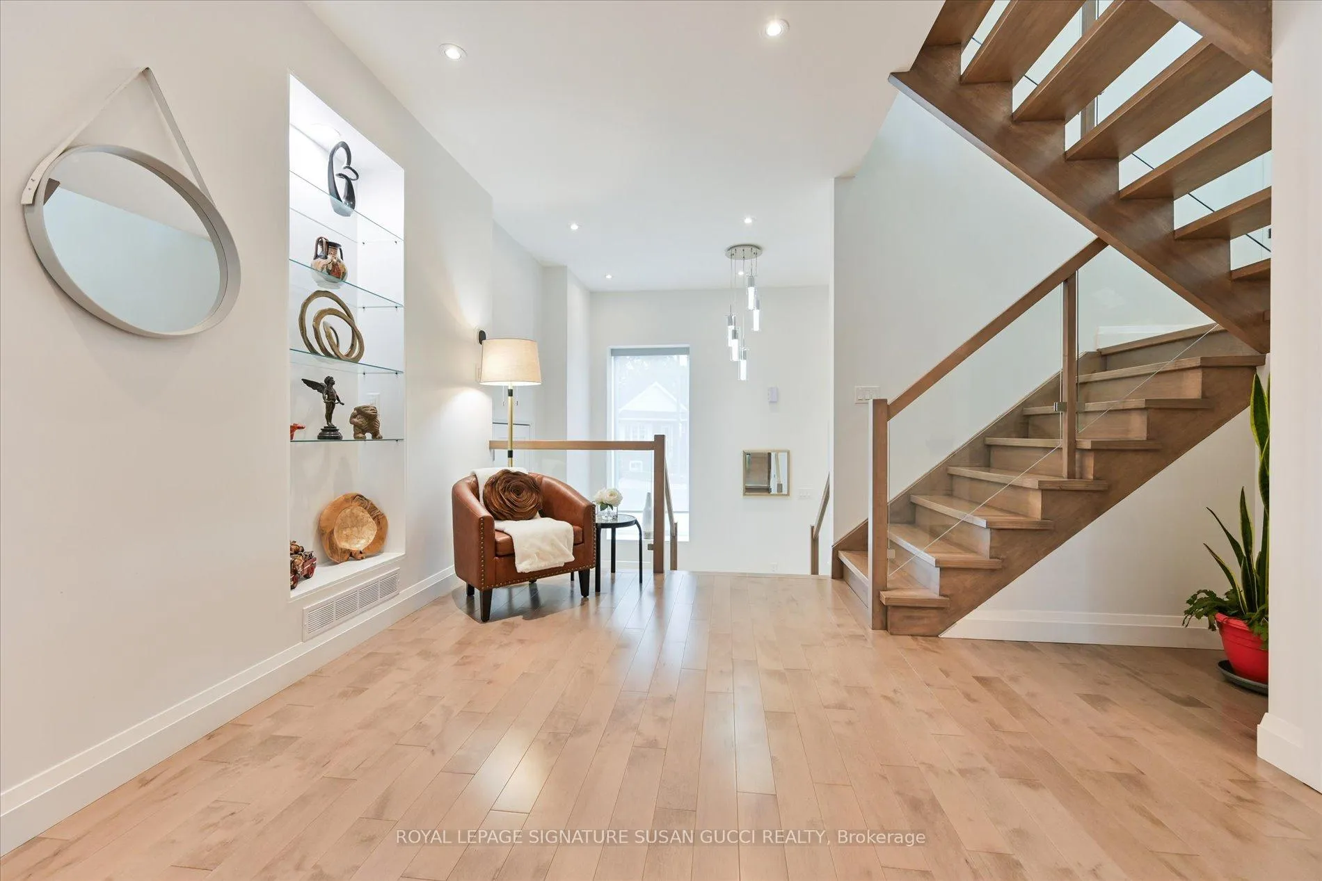 Photo 5 of 475 Donlands Avenue, Toronto, East York — HOMEH