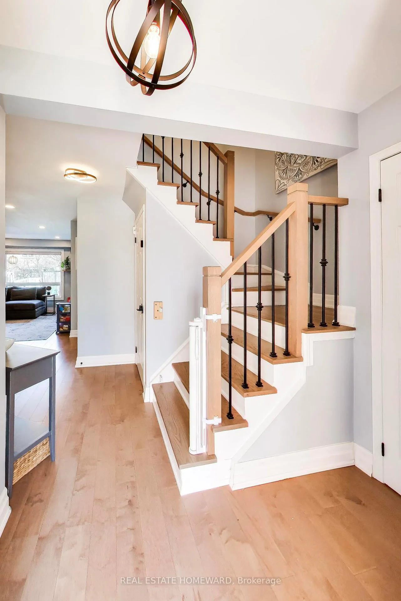 Photo 2 of 3375 Fenwick Crescent, Mississauga, Erin Mills — HOMEH