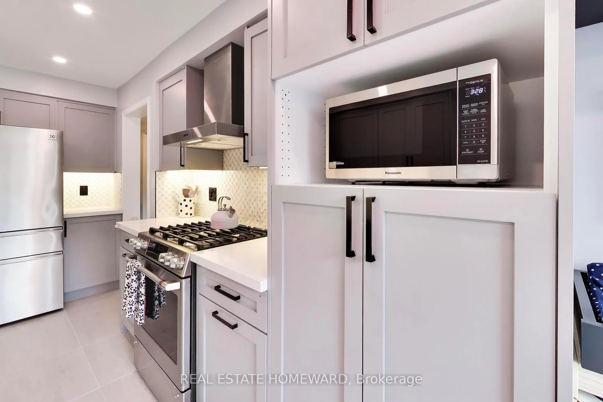 Photo 13 of 3375 Fenwick Crescent, Mississauga, Erin Mills — HOMEH