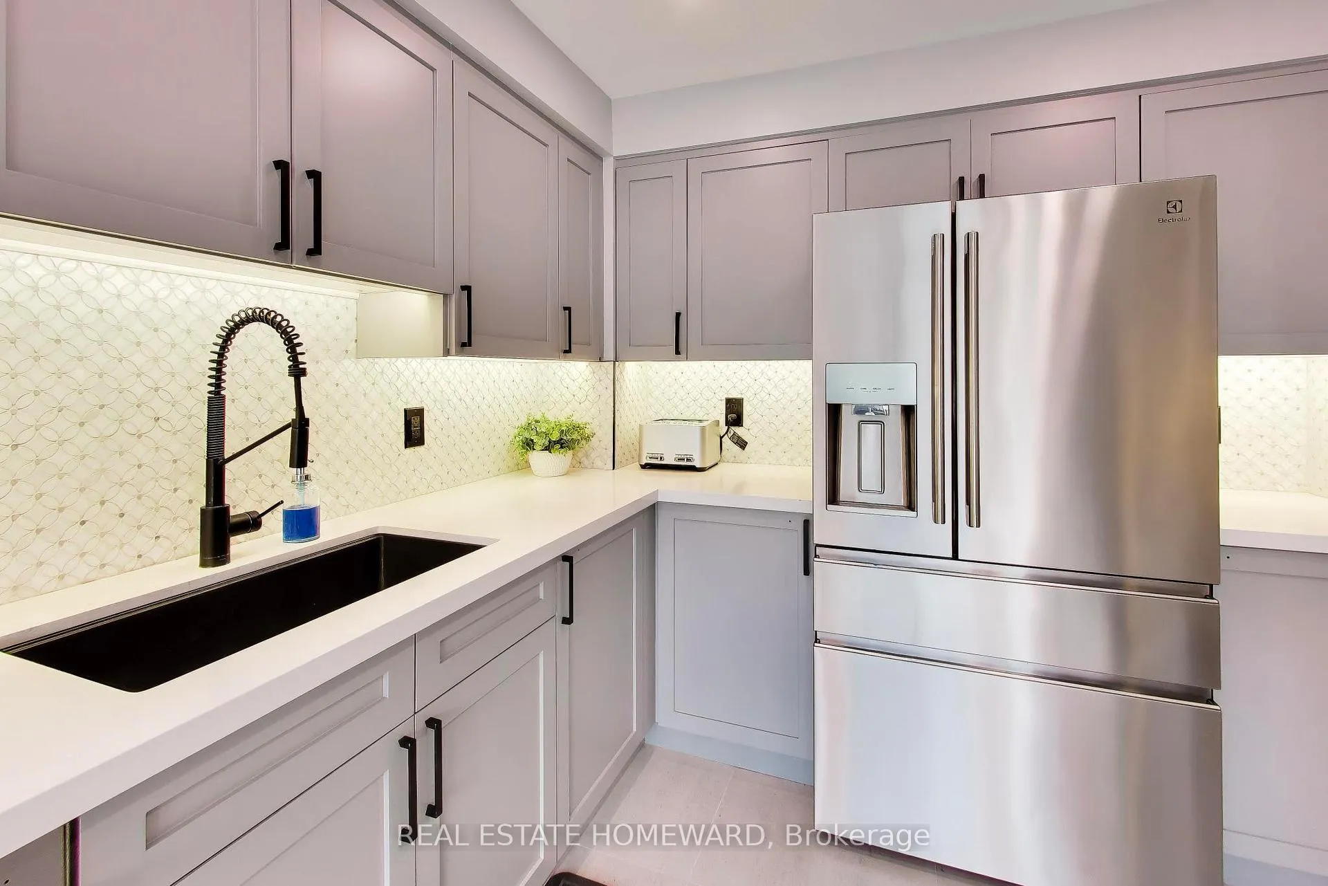 Photo 14 of 3375 Fenwick Crescent, Mississauga, Erin Mills — HOMEH