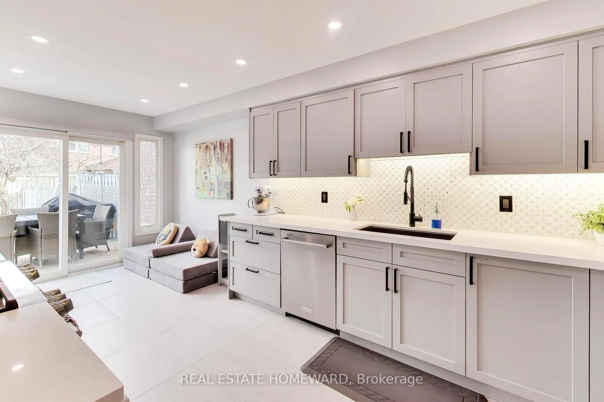 Photo 15 of 3375 Fenwick Crescent, Mississauga, Erin Mills — HOMEH