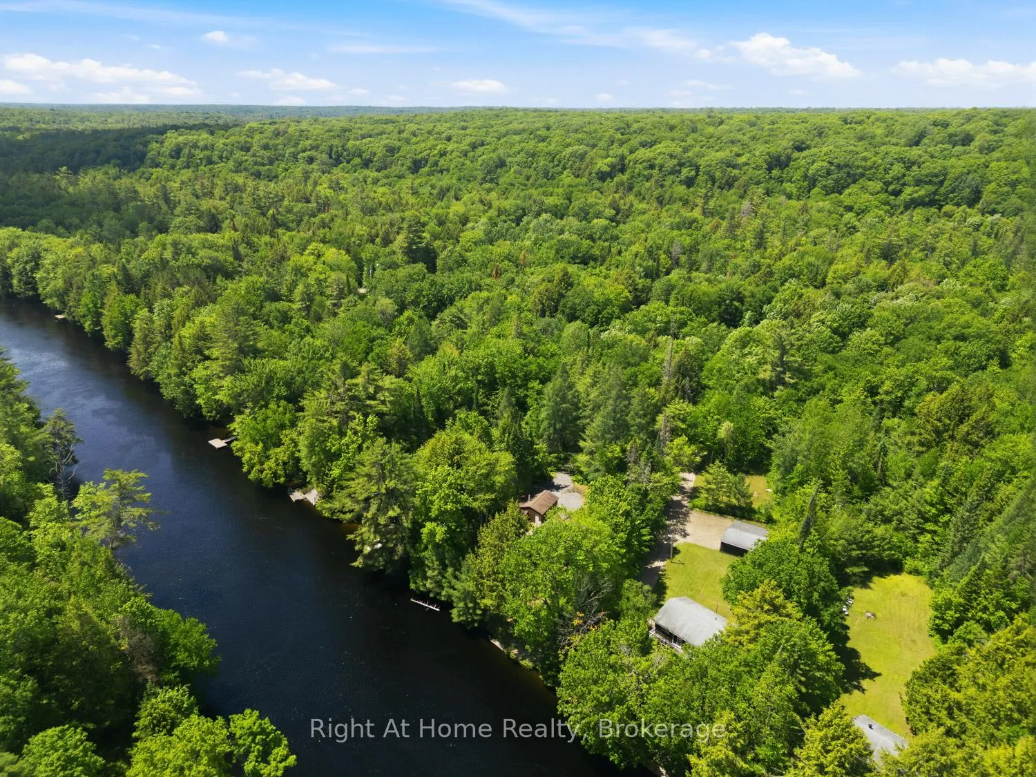 Photo 4 of 1074 Holiday Park Drive, Bracebridge, Macaulay — HOMEH
