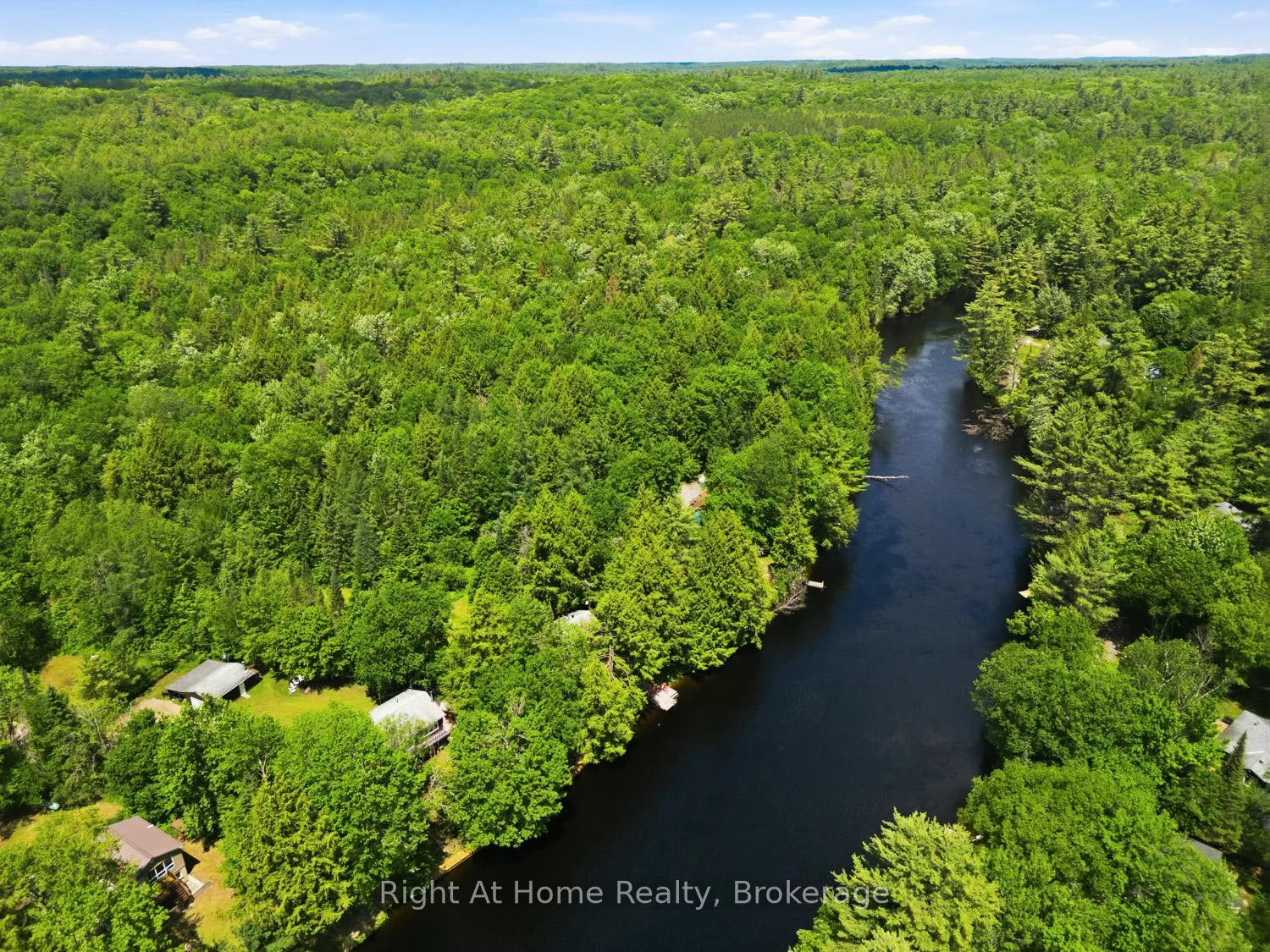 Photo 5 of 1074 Holiday Park Drive, Bracebridge, Macaulay — HOMEH
