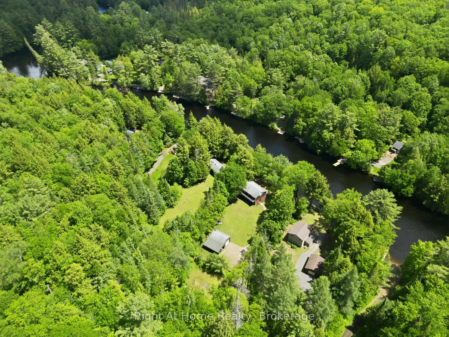Photo 6 of 1074 Holiday Park Drive, Bracebridge, Macaulay — HOMEH