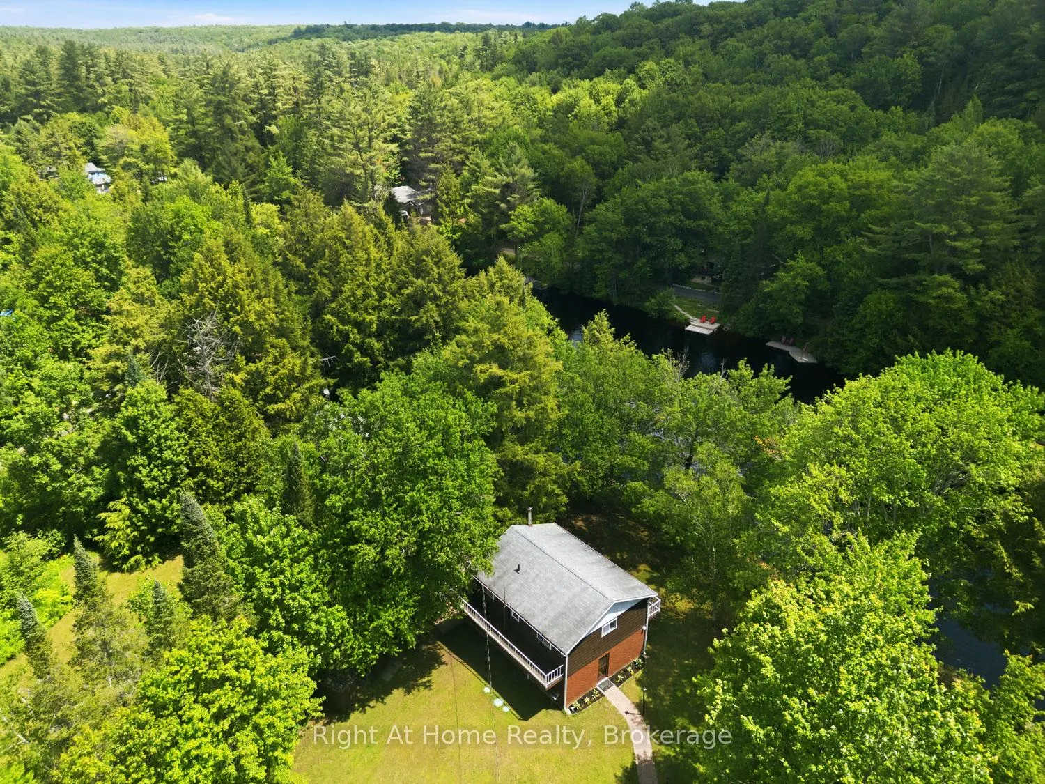 Photo 7 of 1074 Holiday Park Drive, Bracebridge, Macaulay — HOMEH
