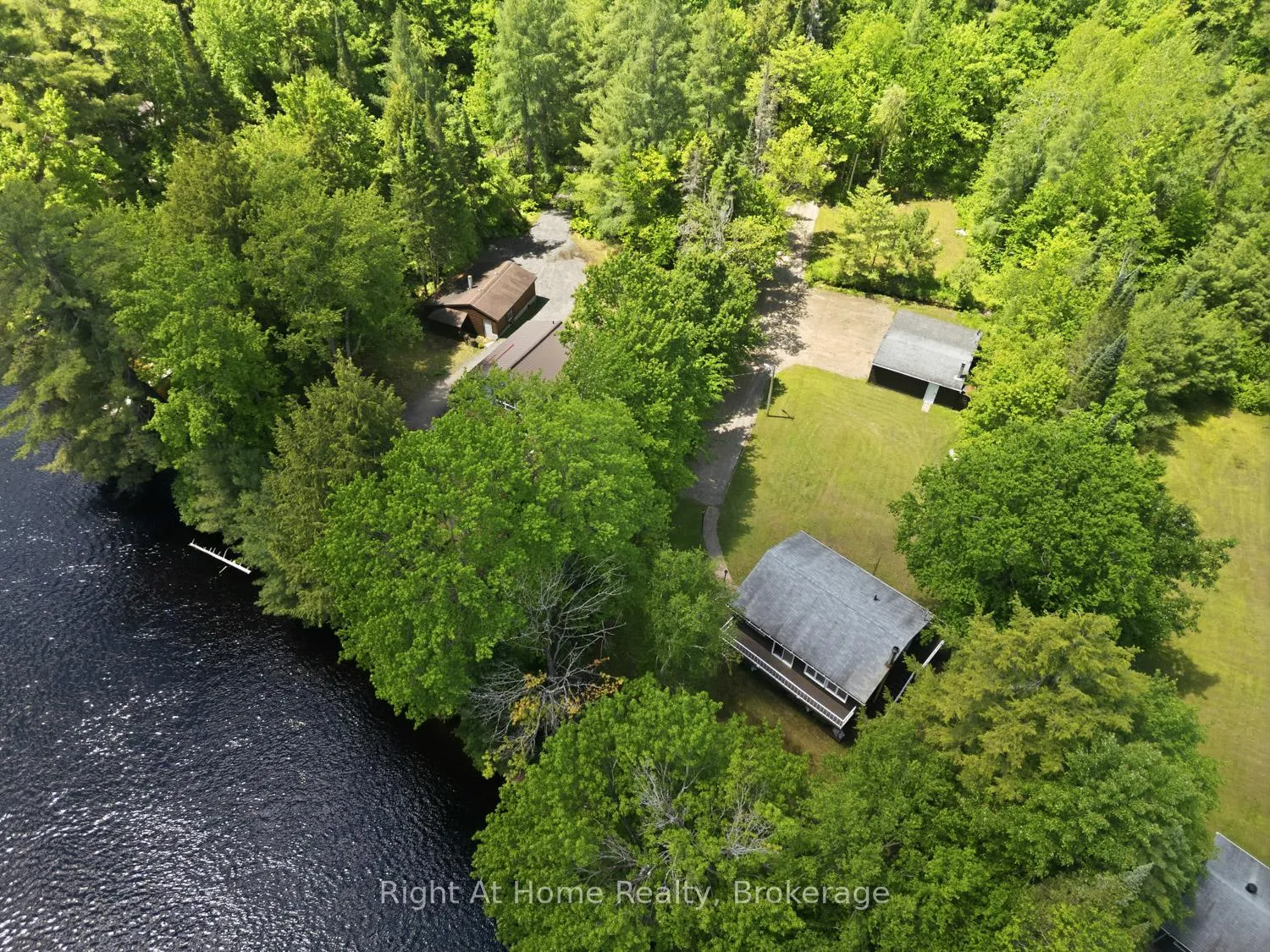 Photo 8 of 1074 Holiday Park Drive, Bracebridge, Macaulay — HOMEH