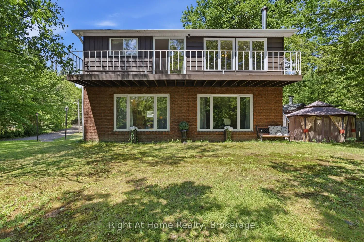 Photo 9 of 1074 Holiday Park Drive, Bracebridge, Macaulay — HOMEH