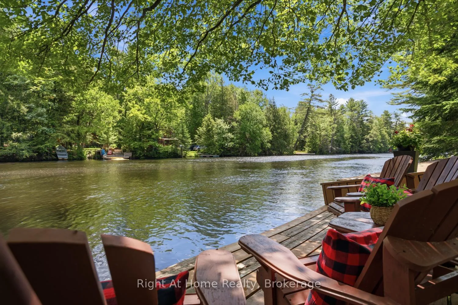 Photo 12 of 1074 Holiday Park Drive, Bracebridge, Macaulay — HOMEH
