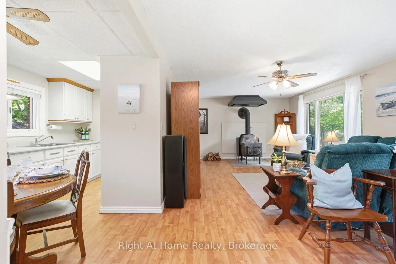 Photo 14 of 1074 Holiday Park Drive, Bracebridge, Macaulay — HOMEH