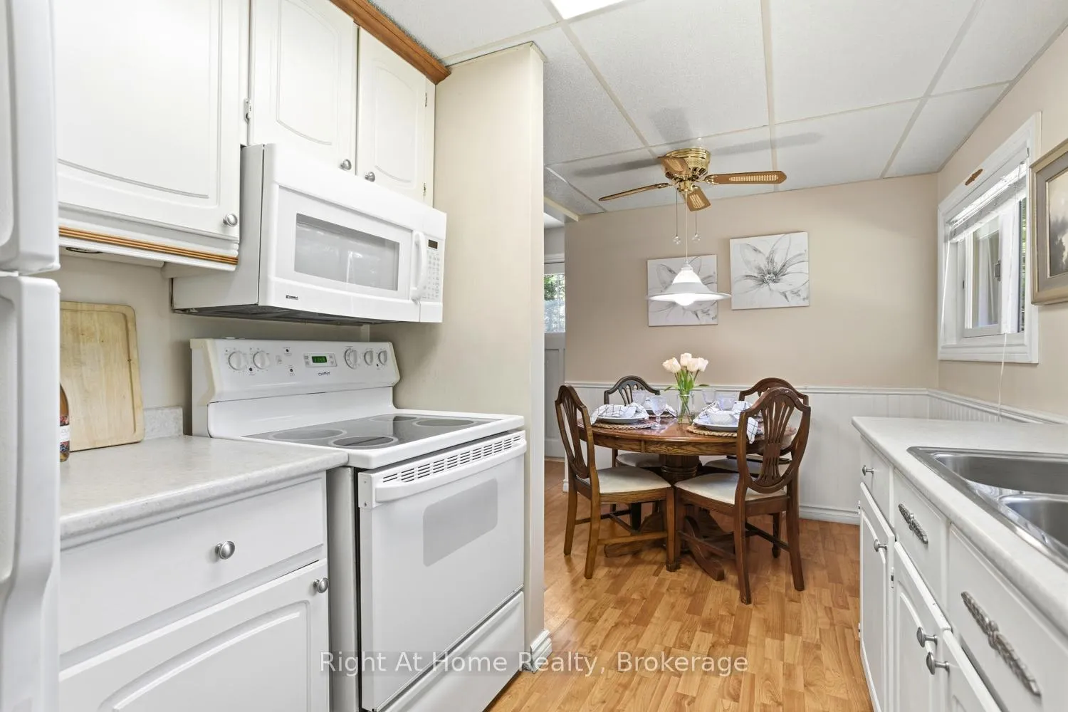 Photo 16 of 1074 Holiday Park Drive, Bracebridge, Macaulay — HOMEH