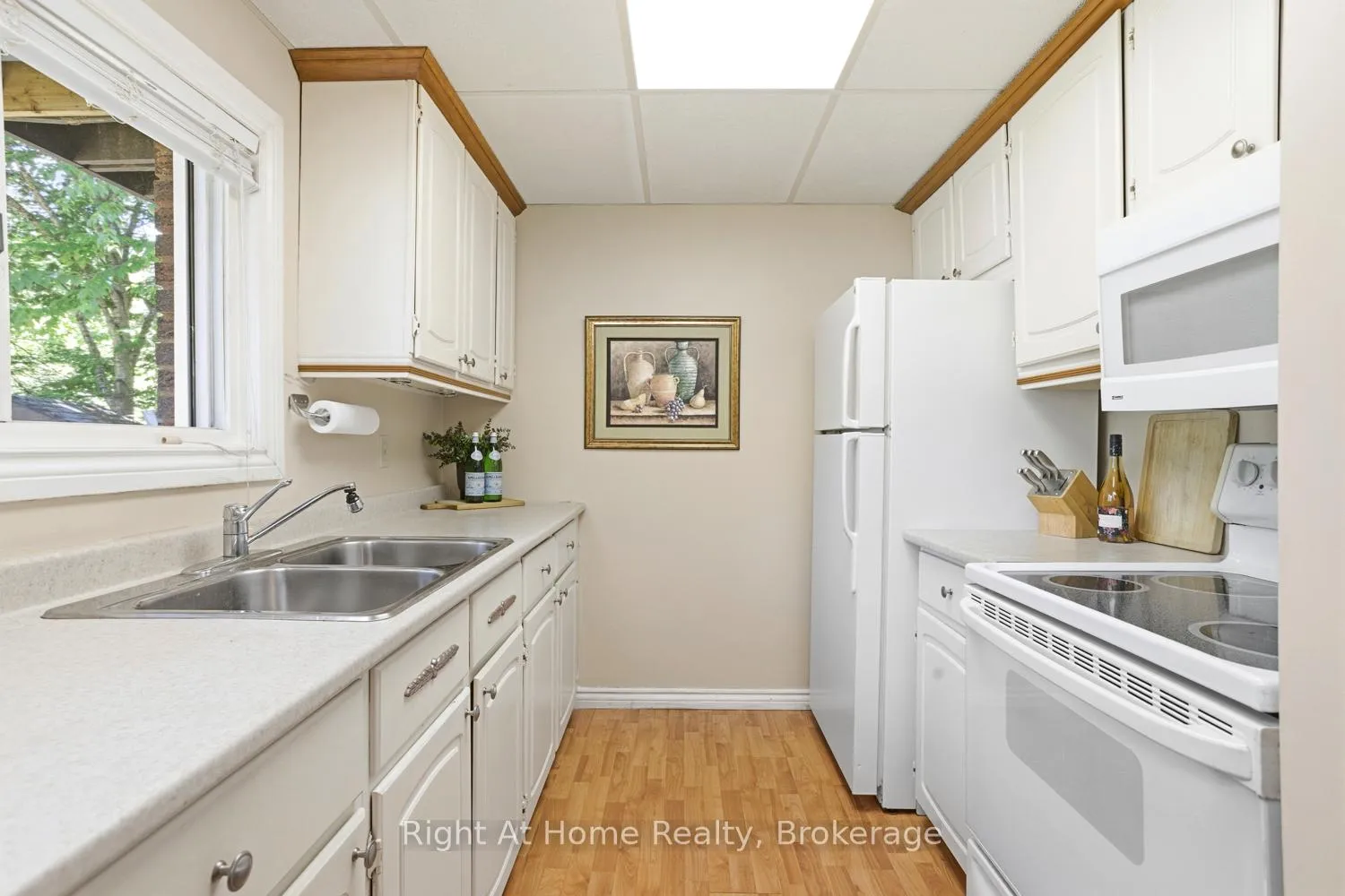 Photo 18 of 1074 Holiday Park Drive, Bracebridge, Macaulay — HOMEH