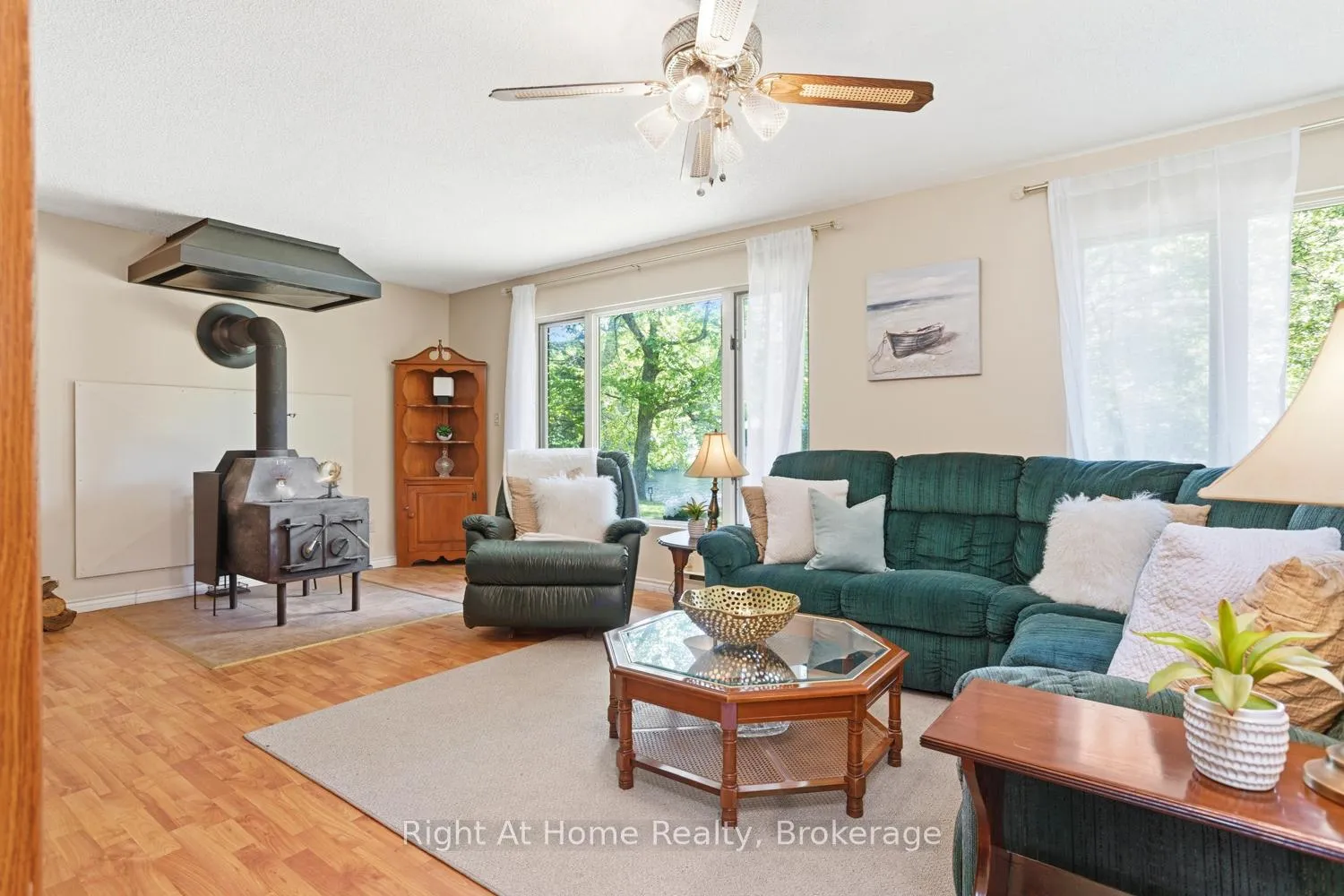 Photo 21 of 1074 Holiday Park Drive, Bracebridge, Macaulay — HOMEH