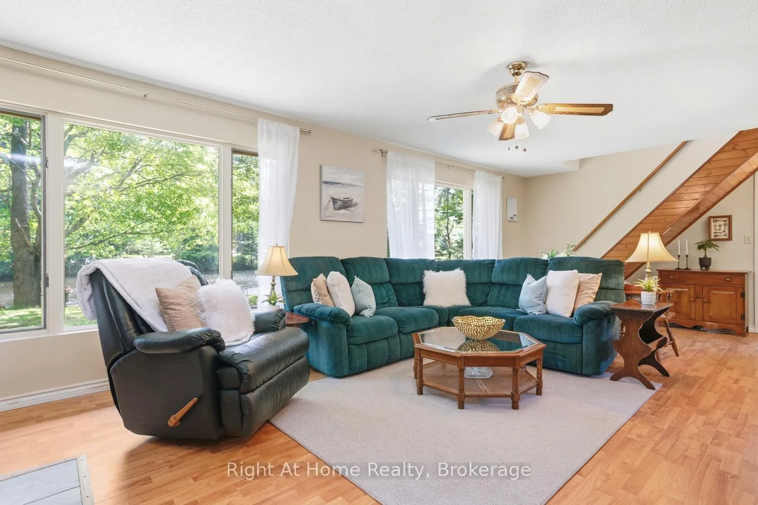 Photo 24 of 1074 Holiday Park Drive, Bracebridge, Macaulay — HOMEH