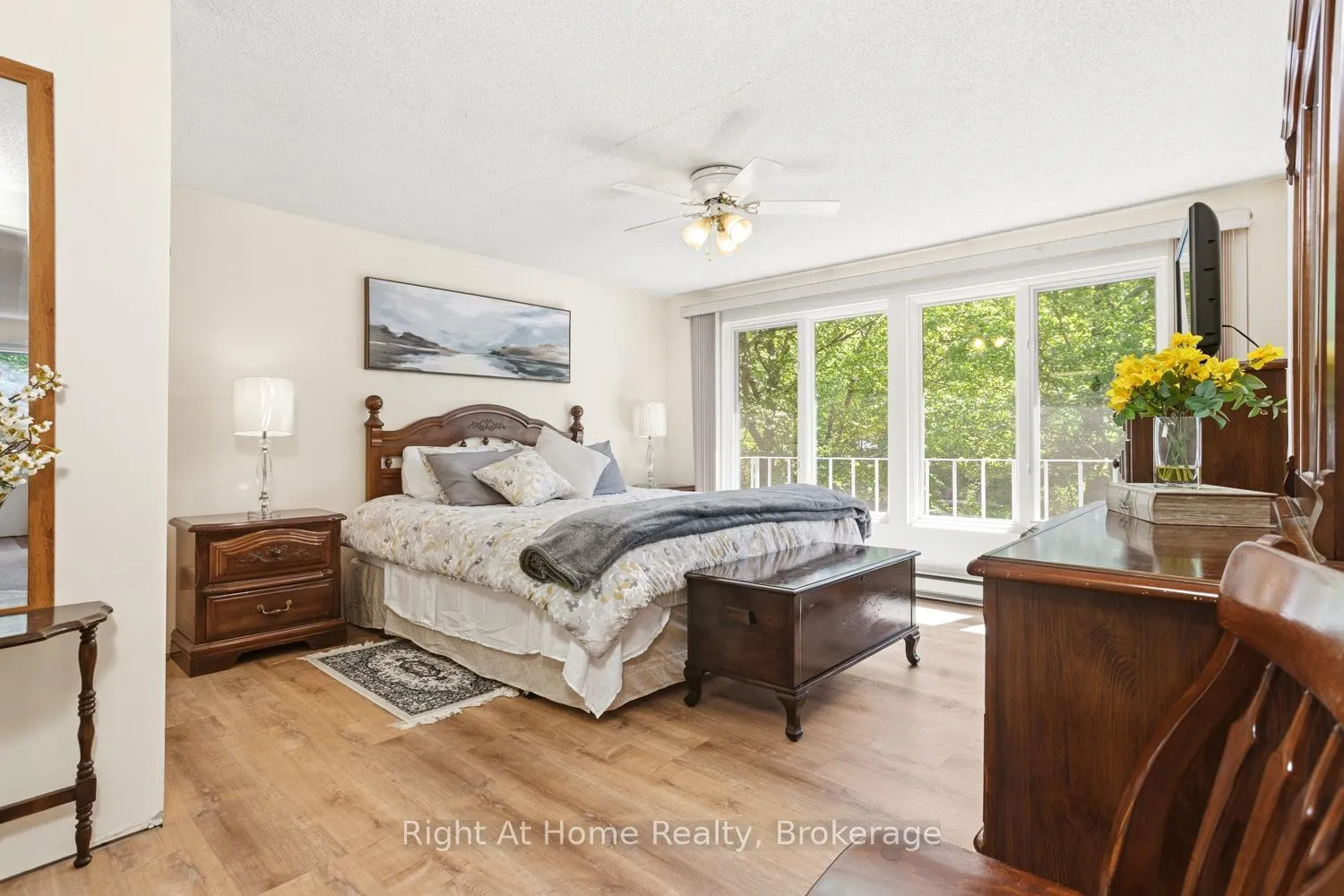 Photo 33 of 1074 Holiday Park Drive, Bracebridge, Macaulay — HOMEH