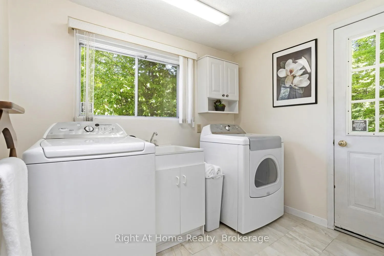 Photo 35 of 1074 Holiday Park Drive, Bracebridge, Macaulay — HOMEH