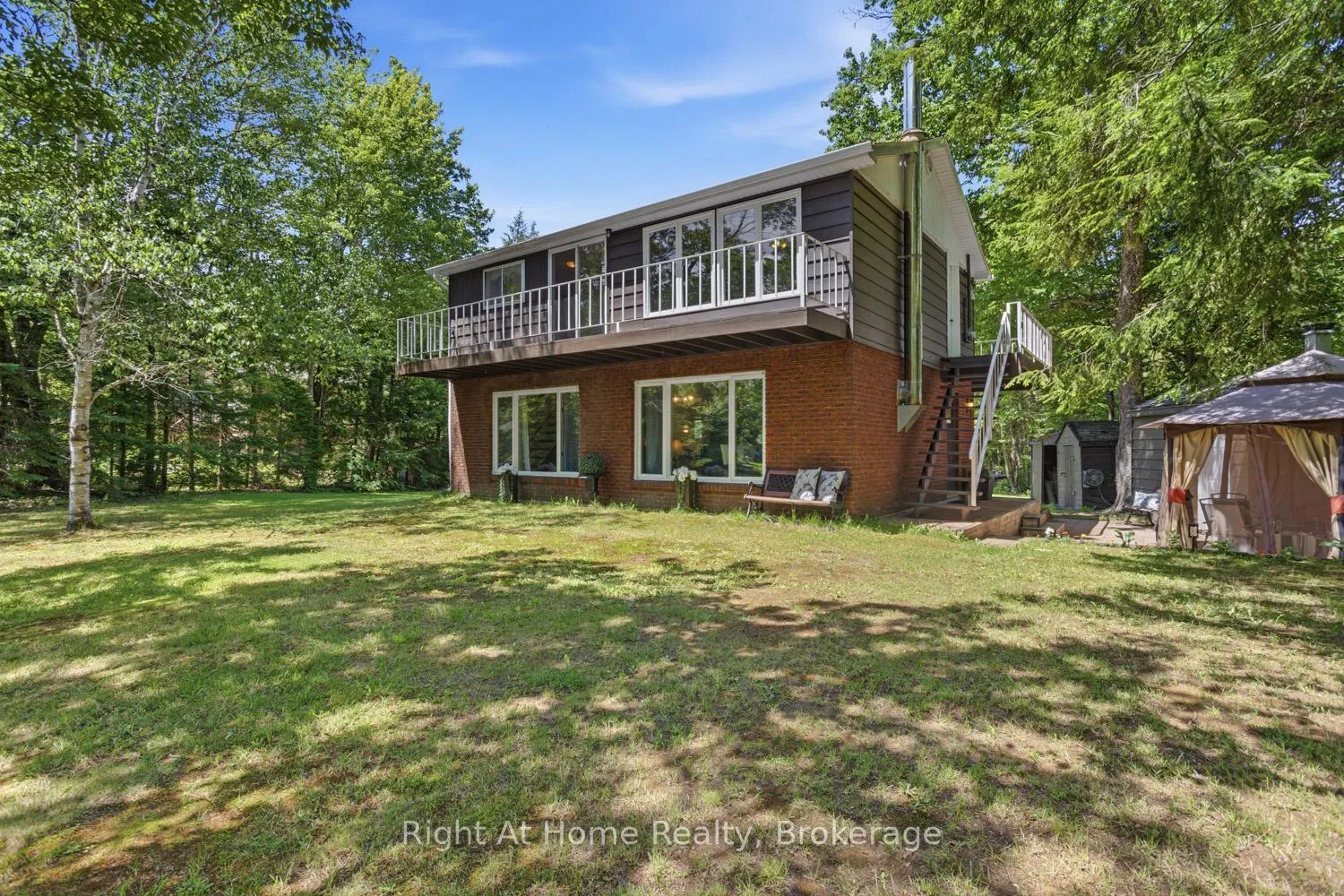 Photo 37 of 1074 Holiday Park Drive, Bracebridge, Macaulay — HOMEH