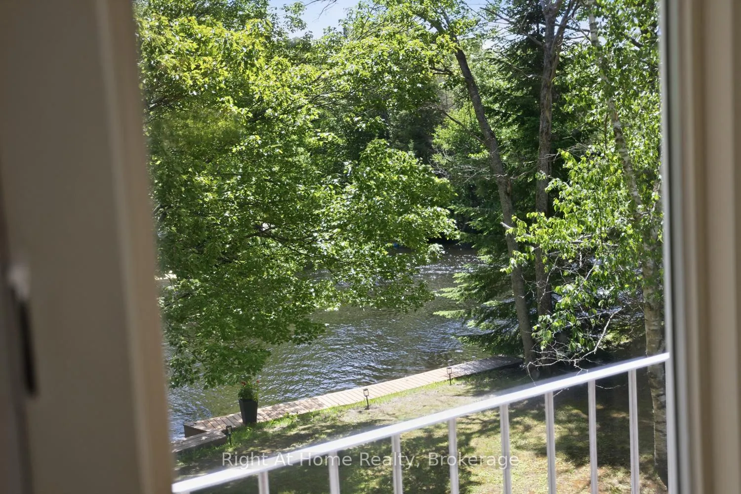 Photo 38 of 1074 Holiday Park Drive, Bracebridge, Macaulay — HOMEH