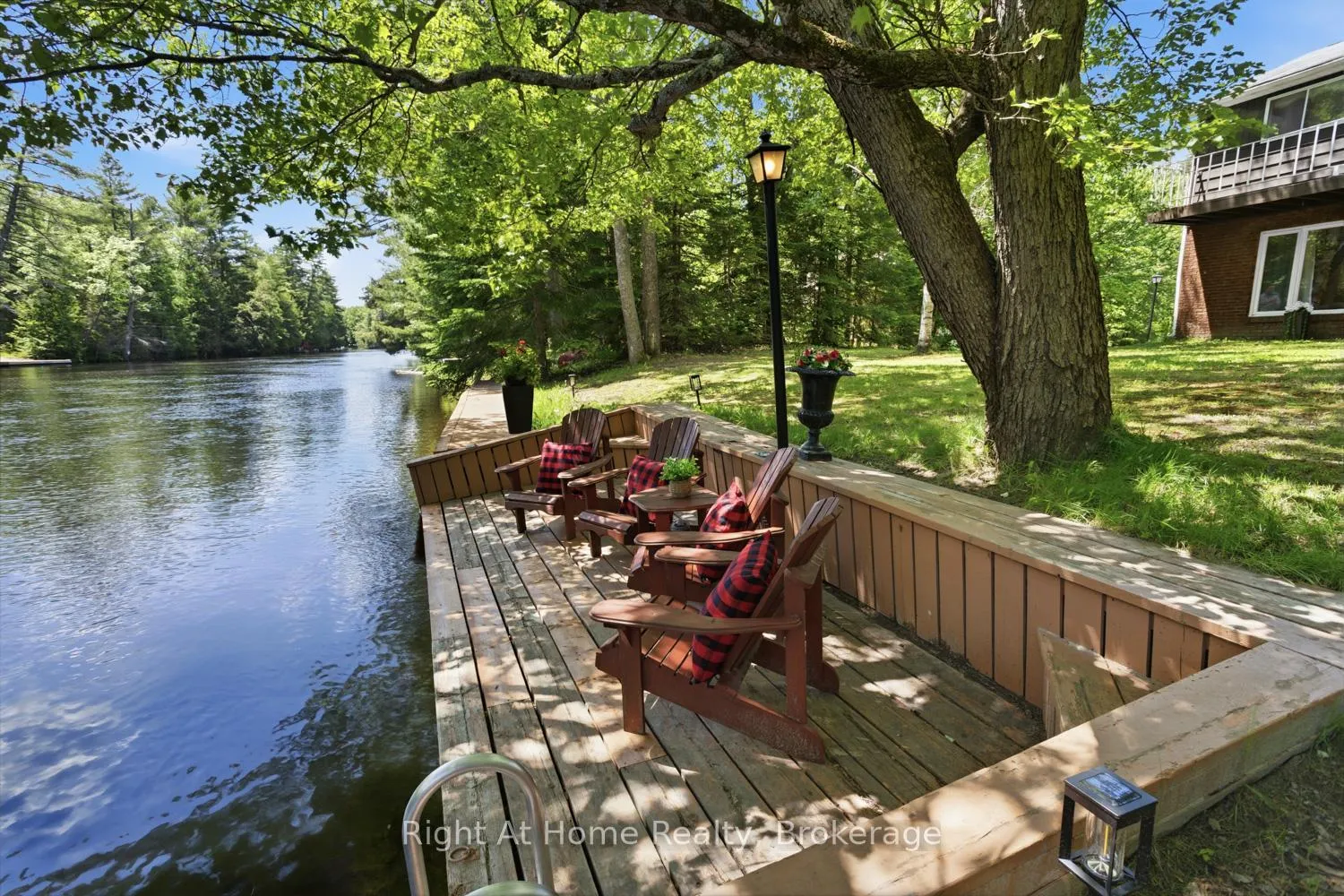 Photo of 1074 Holiday Park Drive