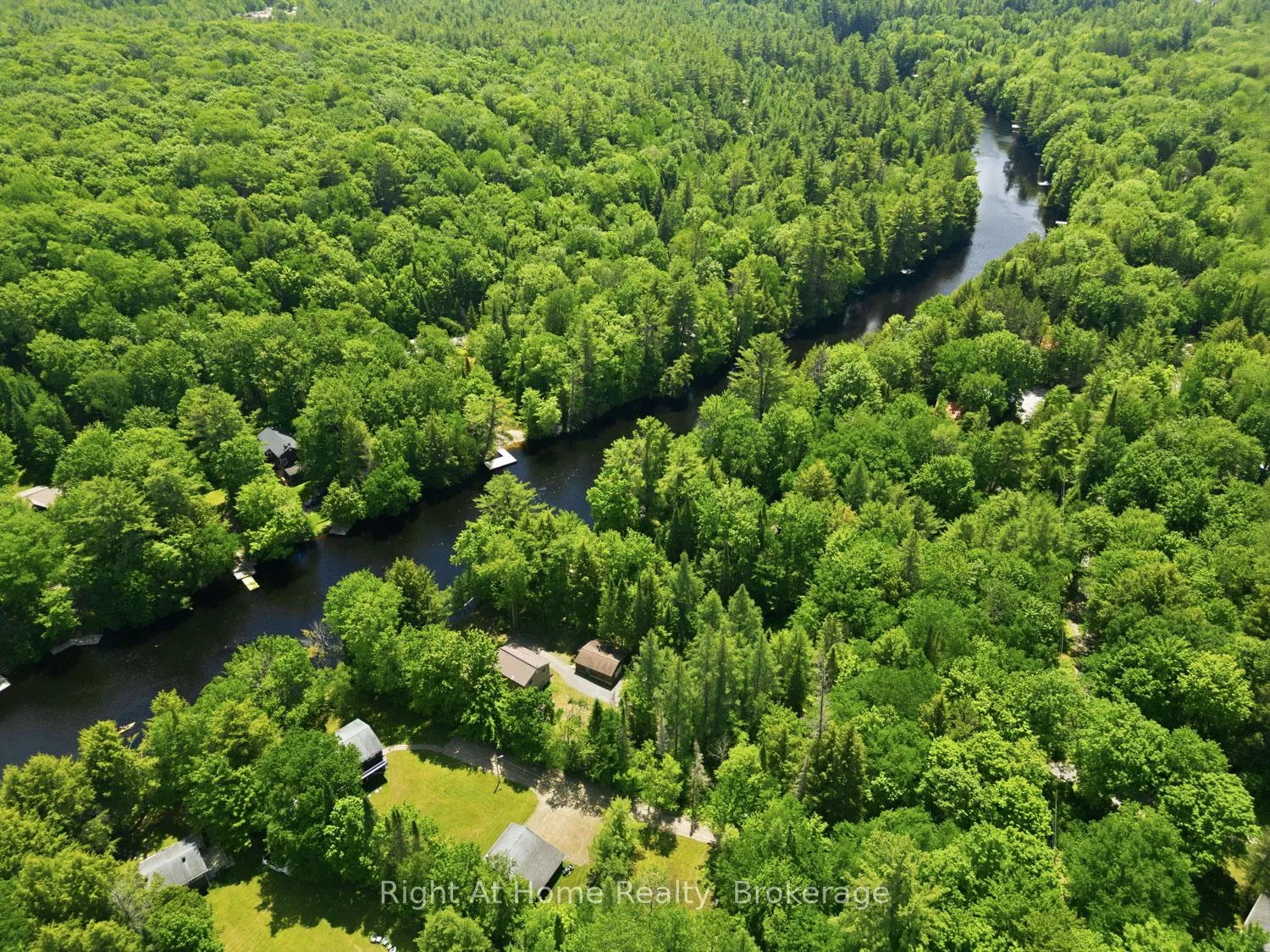 Photo 49 of 1074 Holiday Park Drive, Bracebridge, Macaulay — HOMEH