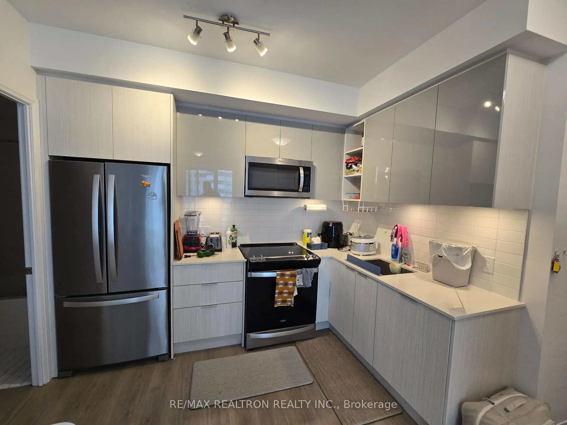 Photo 4 of Unit 2120, 20 Dunfield Avenue, Toronto, Mount Pleasant West — HOMEH