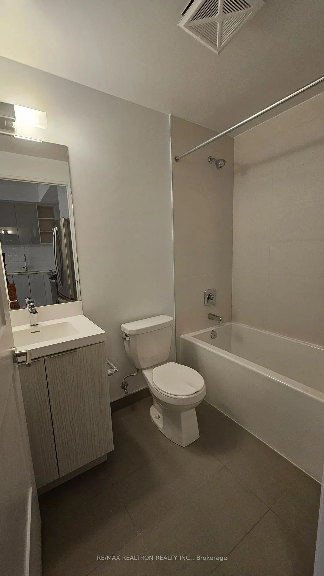 Photo 5 of Unit 2120, 20 Dunfield Avenue, Toronto, Mount Pleasant West — HOMEH