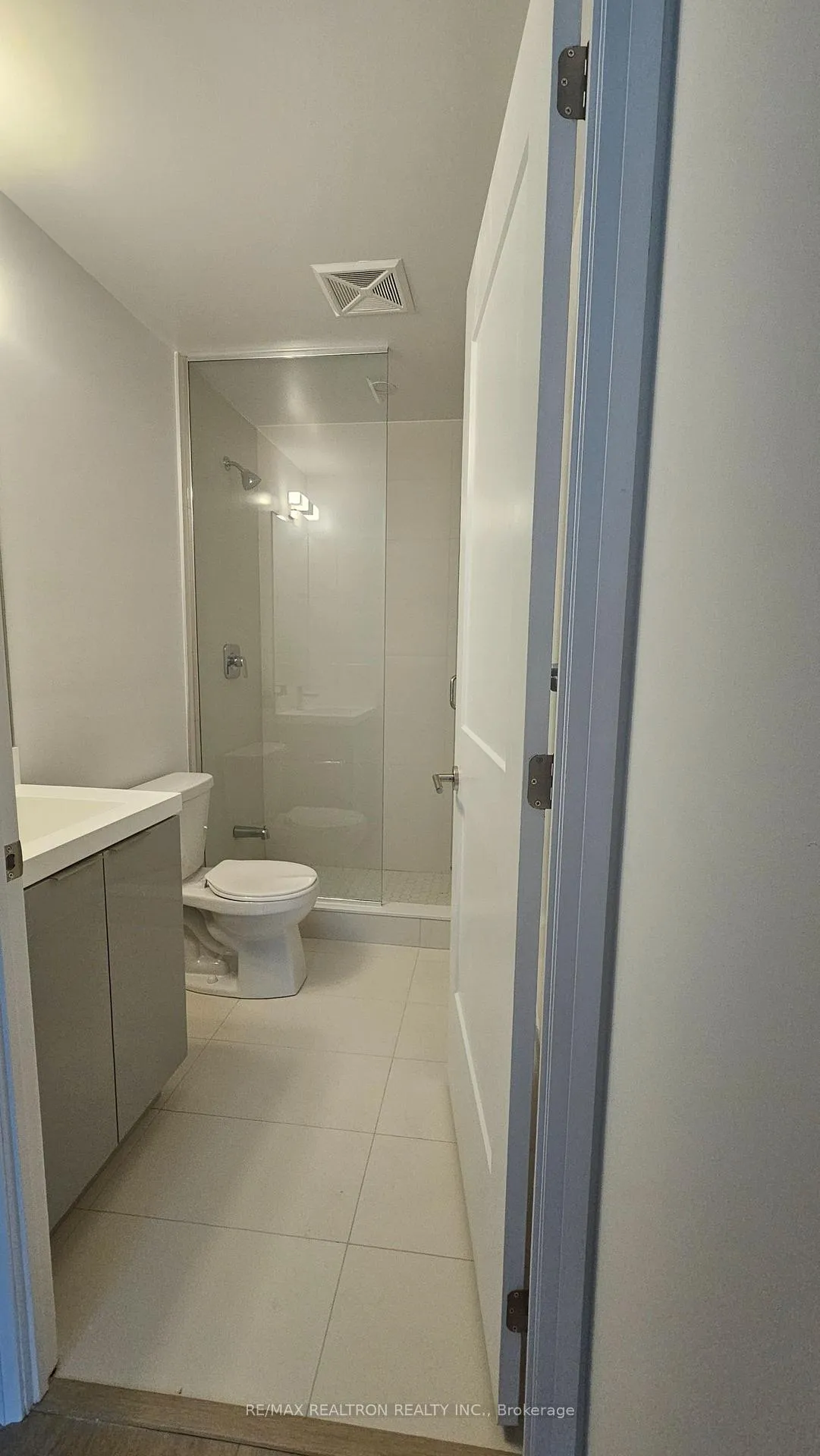 Photo 6 of Unit 2120, 20 Dunfield Avenue, Toronto, Mount Pleasant West — HOMEH