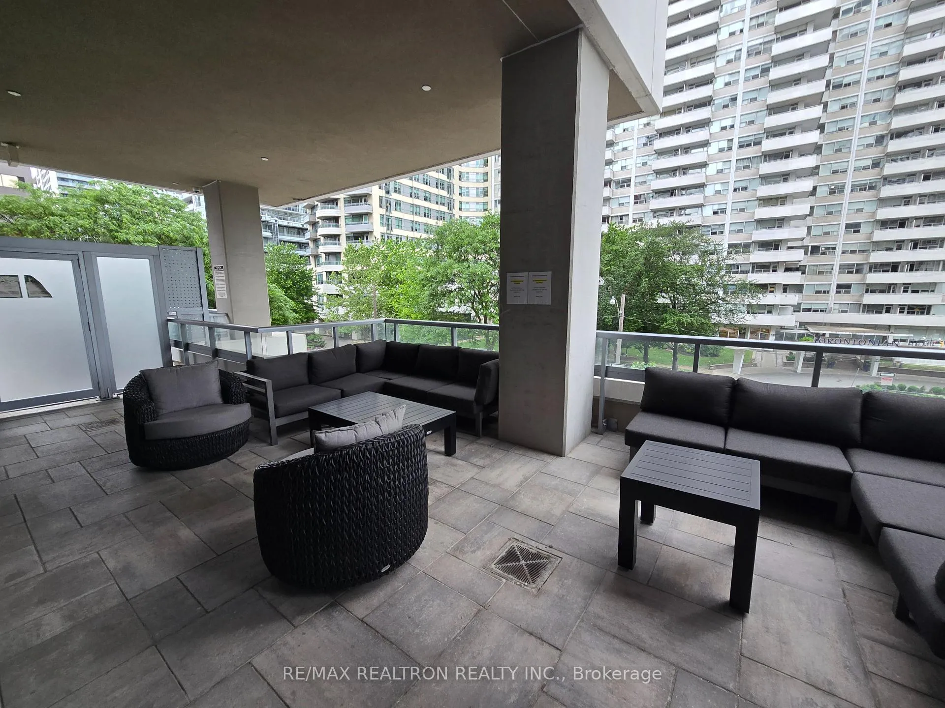 Photo 10 of Unit 2120, 20 Dunfield Avenue, Toronto, Mount Pleasant West — HOMEH