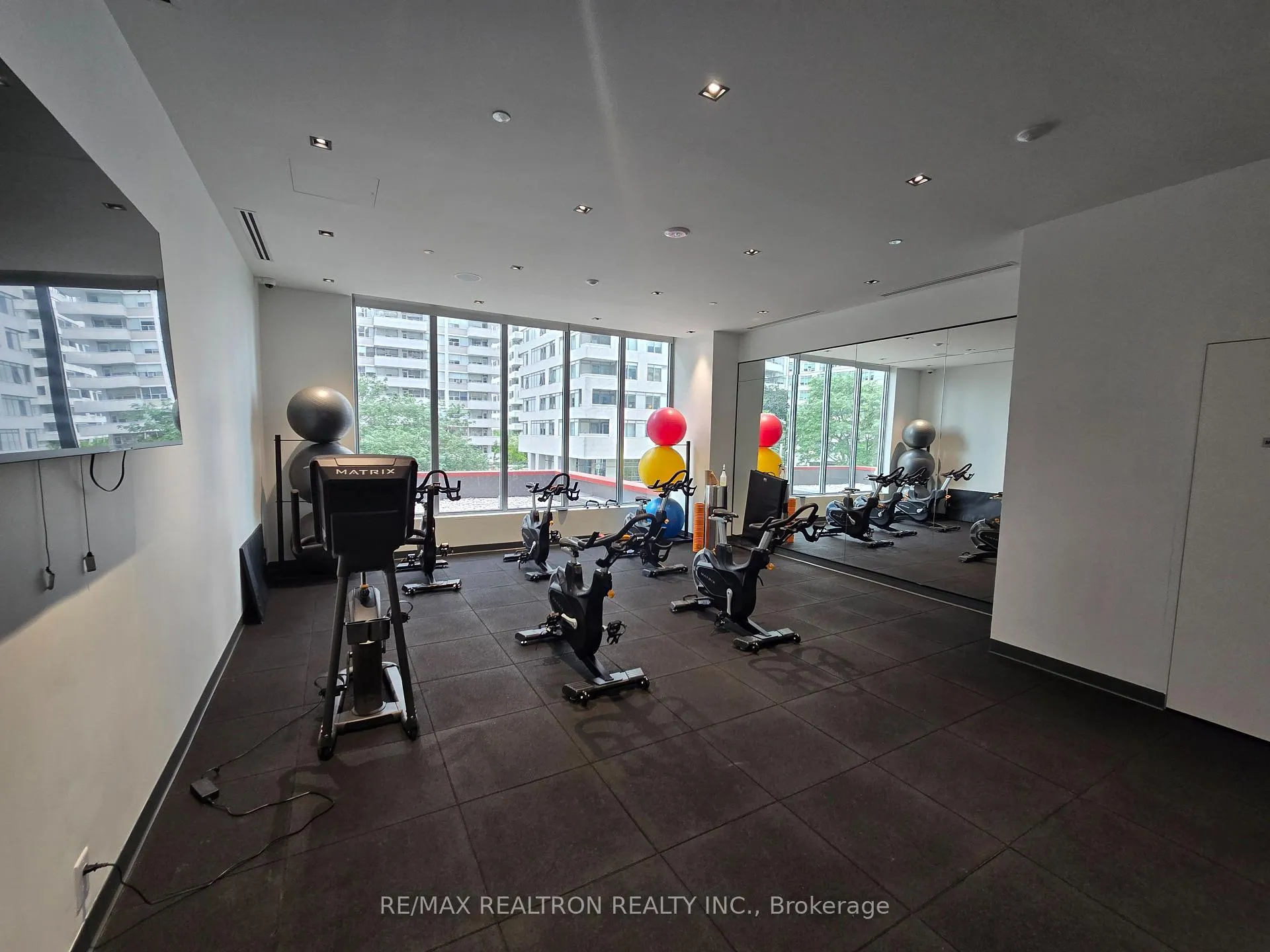 Photo 11 of Unit 2120, 20 Dunfield Avenue, Toronto, Mount Pleasant West — HOMEH